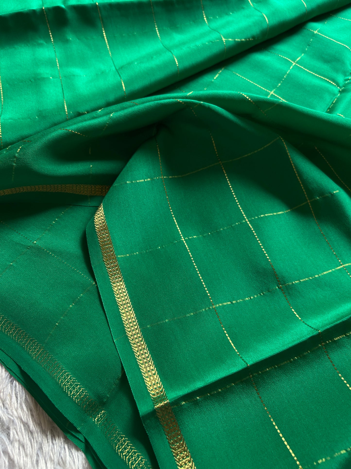 Shankari : Solid Emerald green
