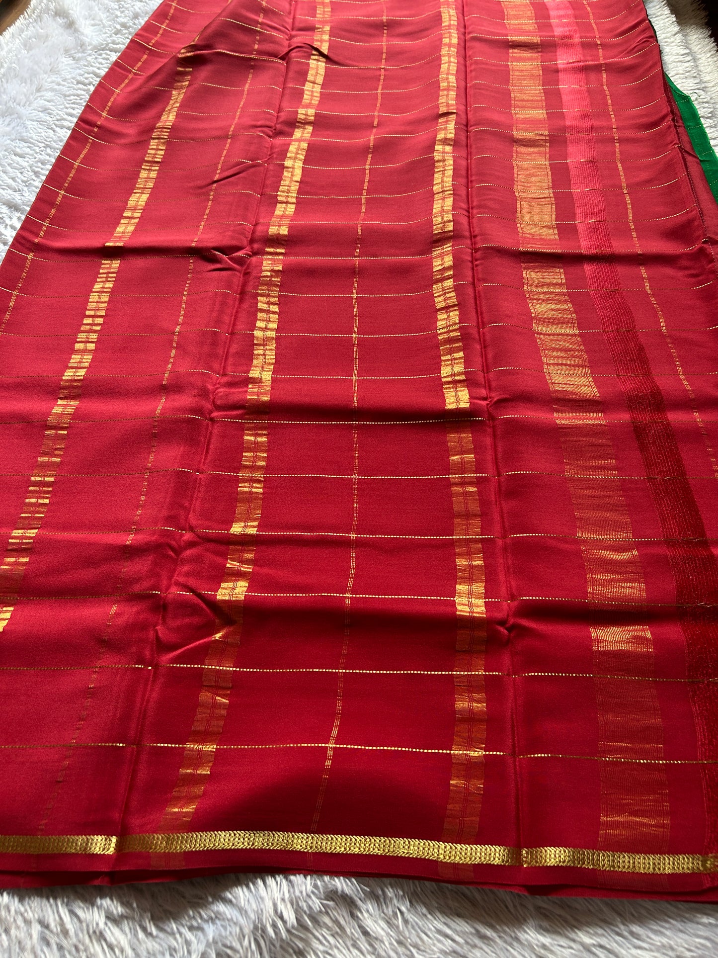 Shankari (2D) : Emerald green-red