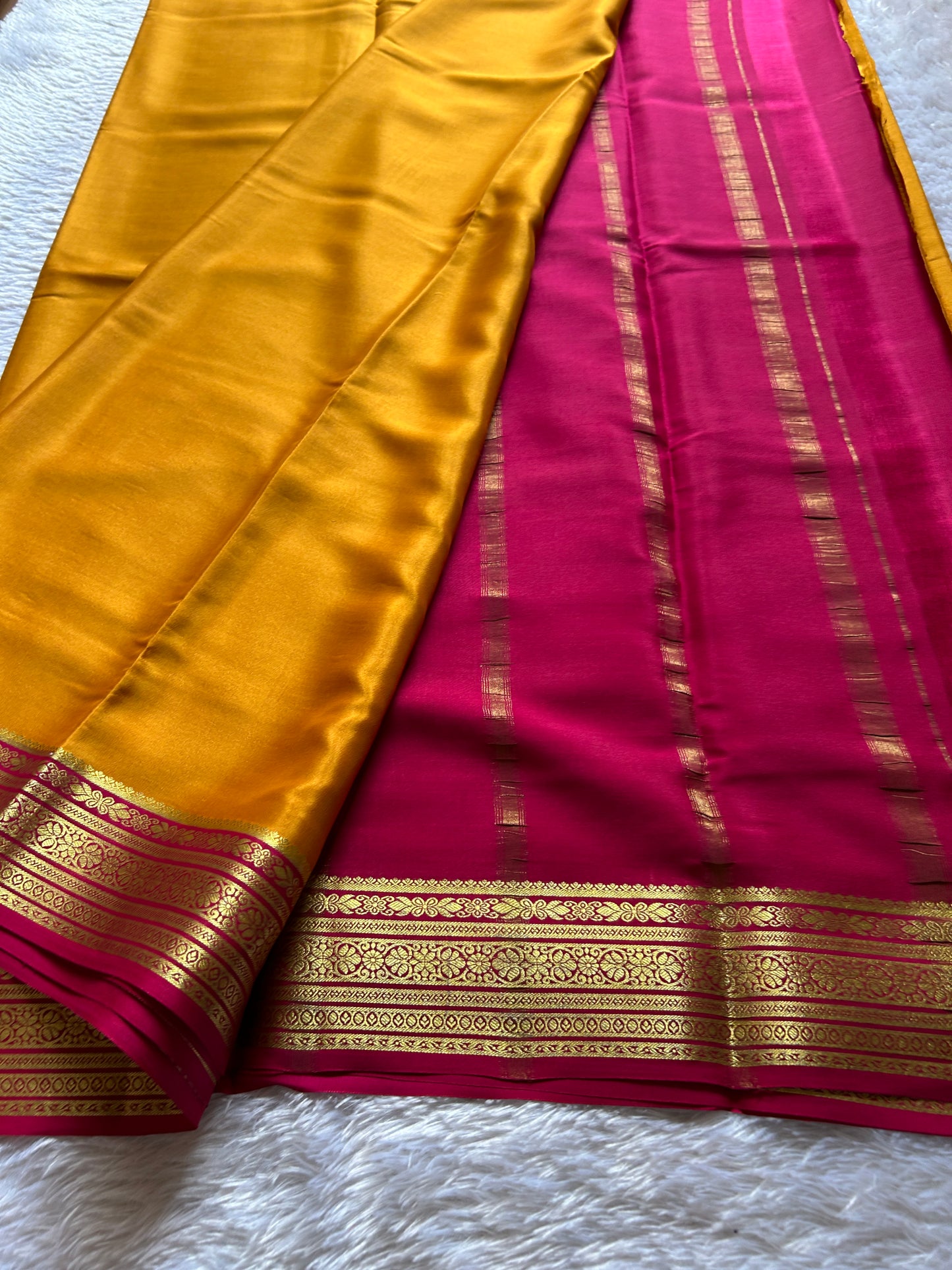Ganga (3D) : Golden yellow-green-pink