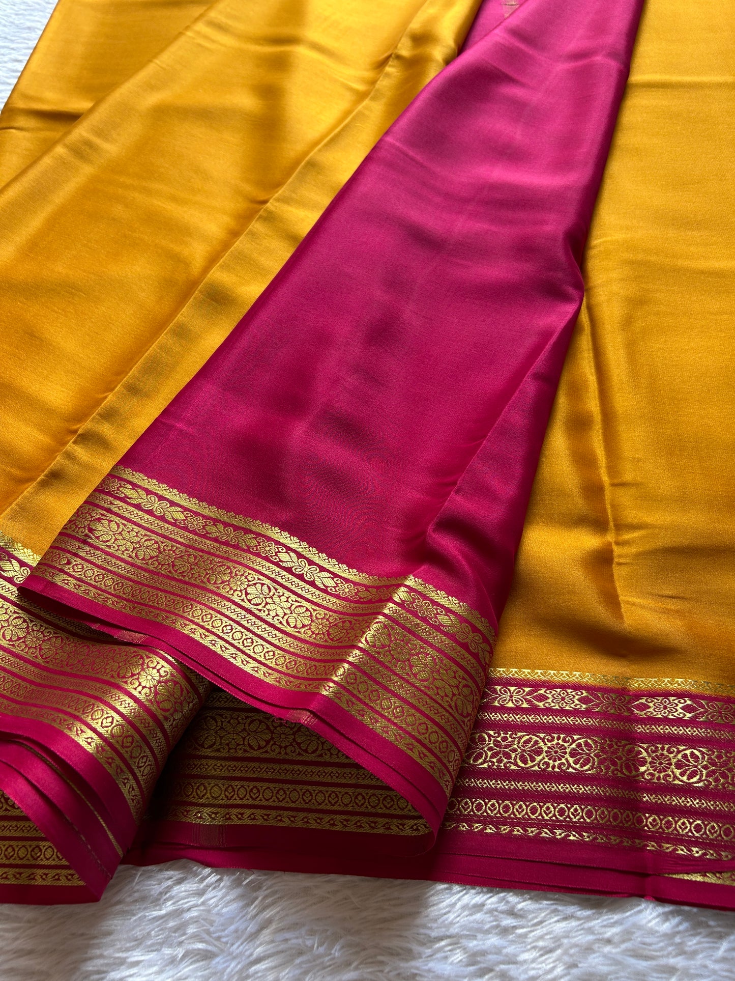 Ganga (3D) : Golden yellow-green-pink