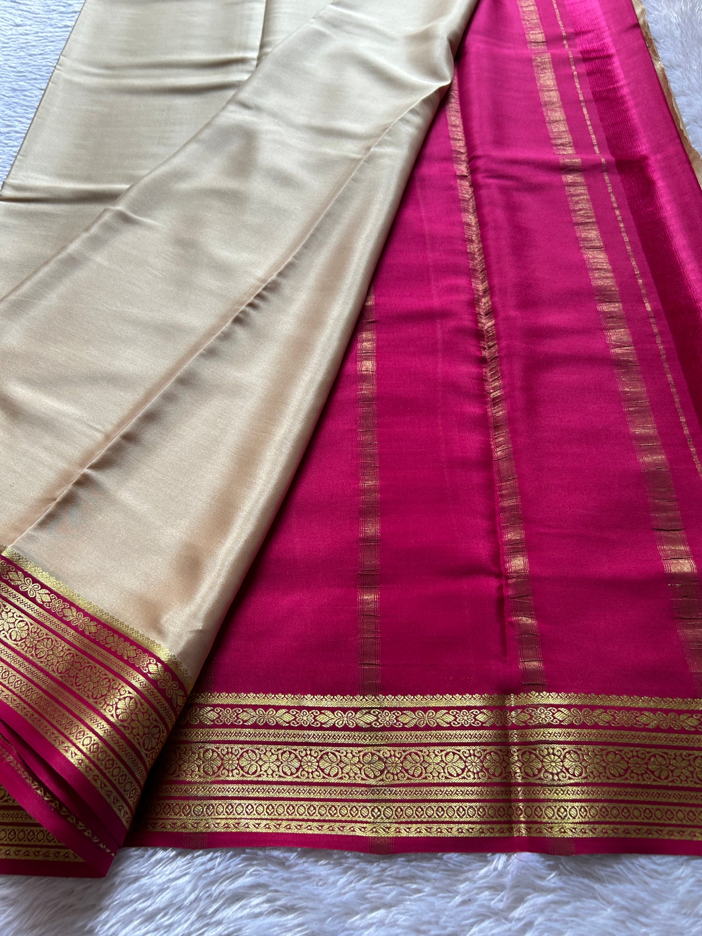 Ganga (3D) : Beige-green-pink