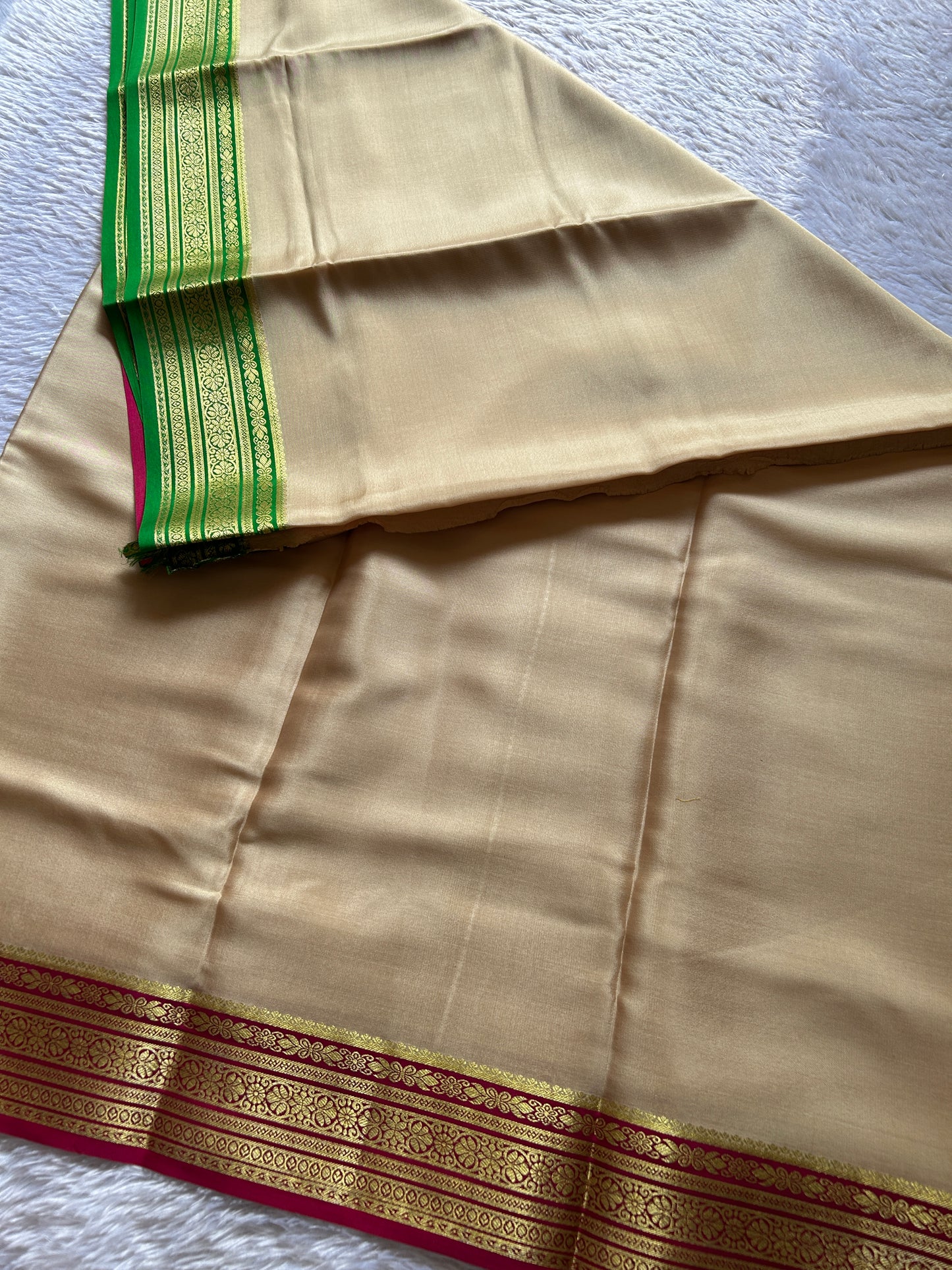 Ganga (3D) : Beige-green-pink