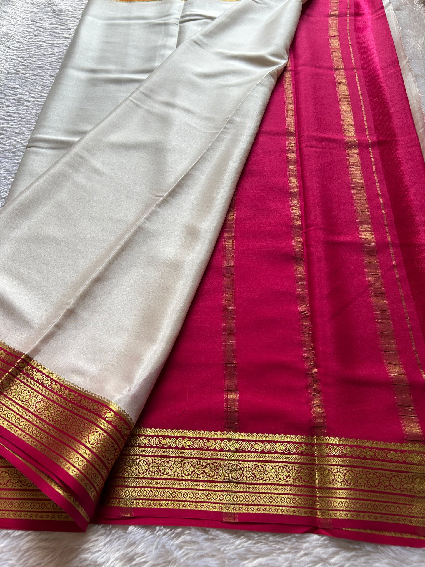 Ganga (3D) : Off white-orange-pink