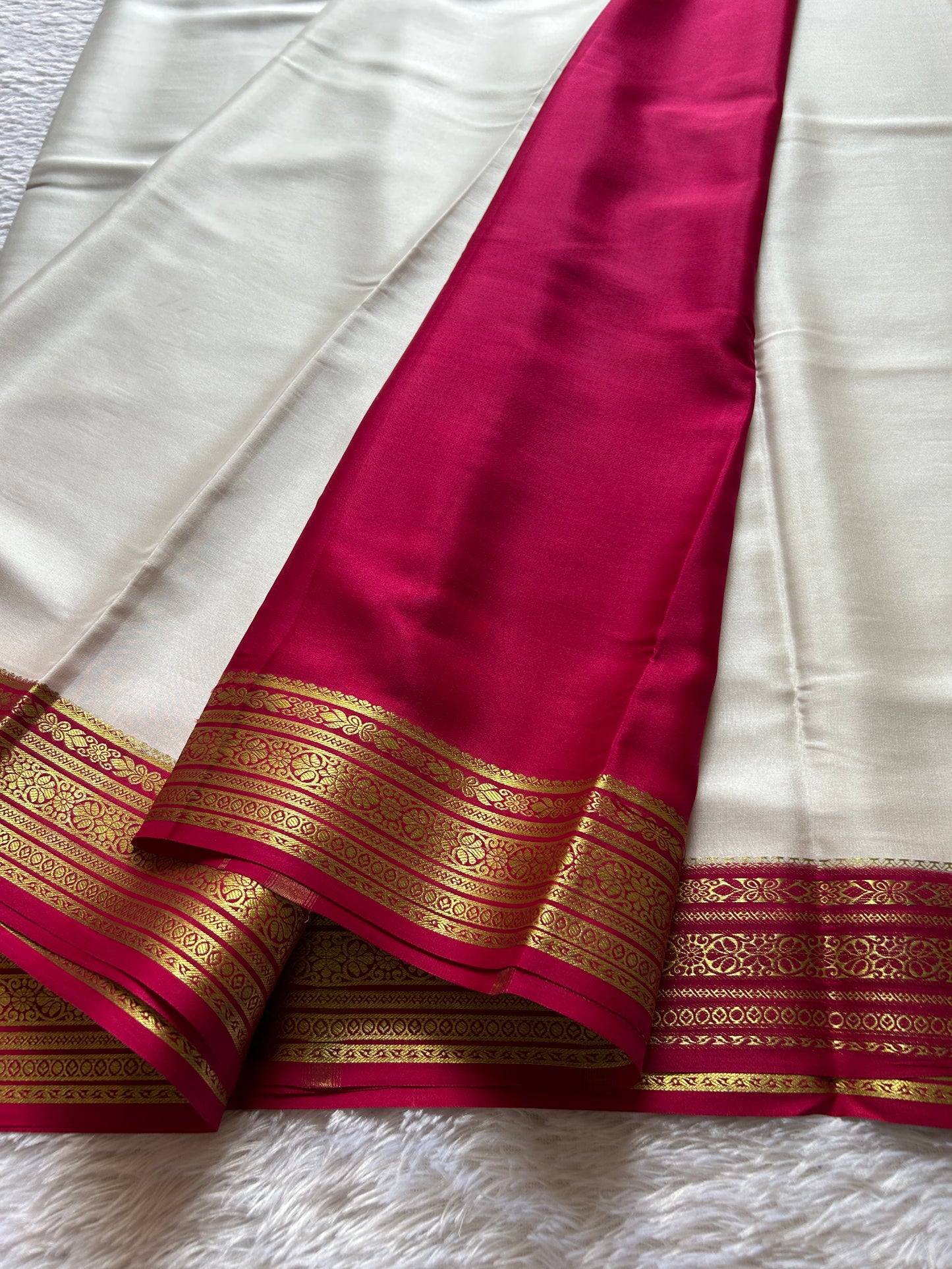 Ganga (3D) : Off white-orange-pink
