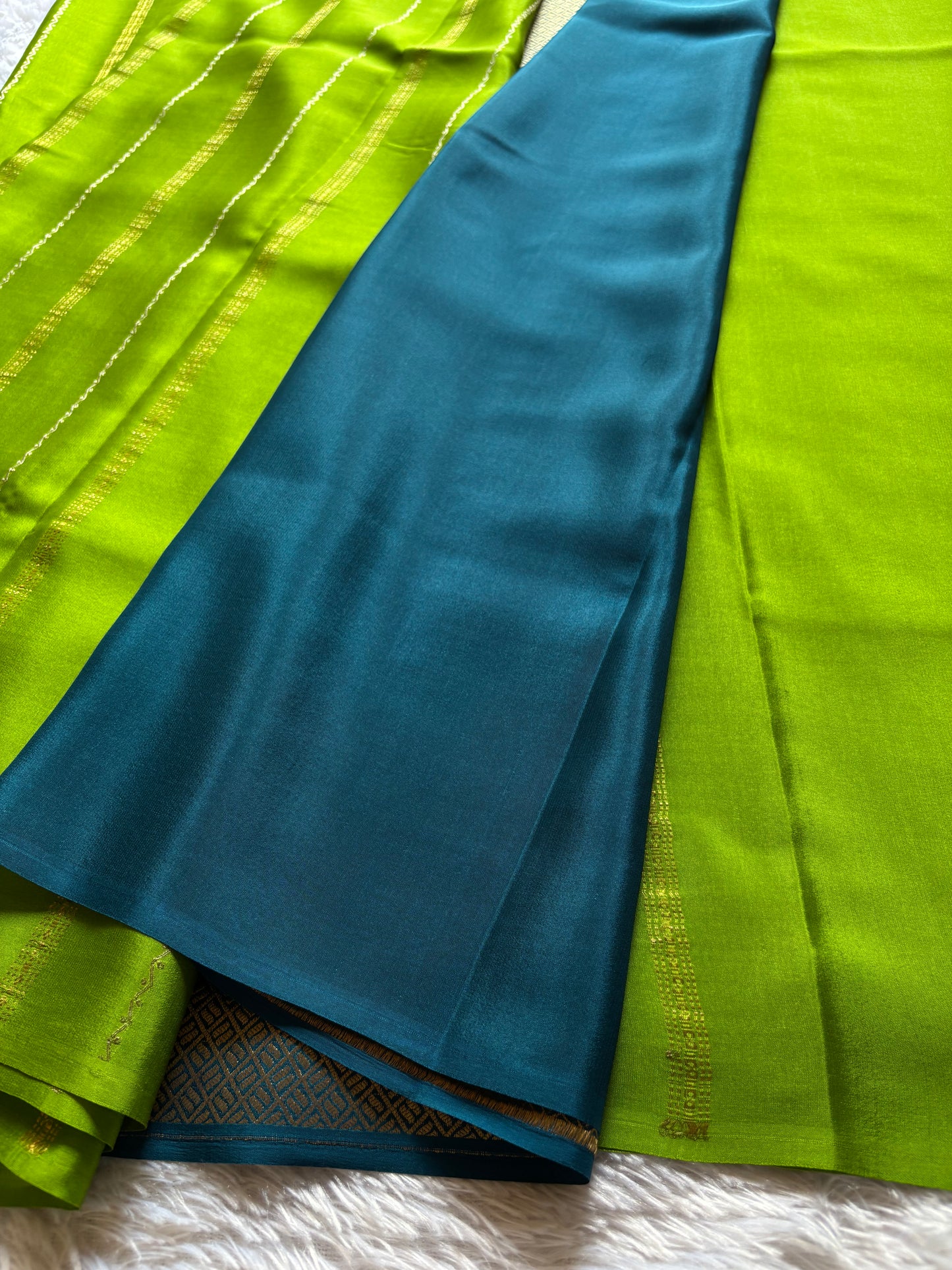 Meragu : Solid Mehendi green