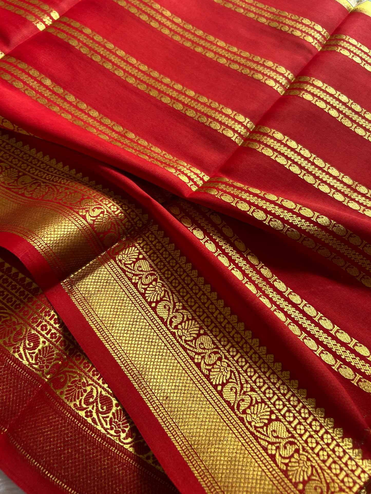 Kalavathi (2D) : Lemon yellow-red