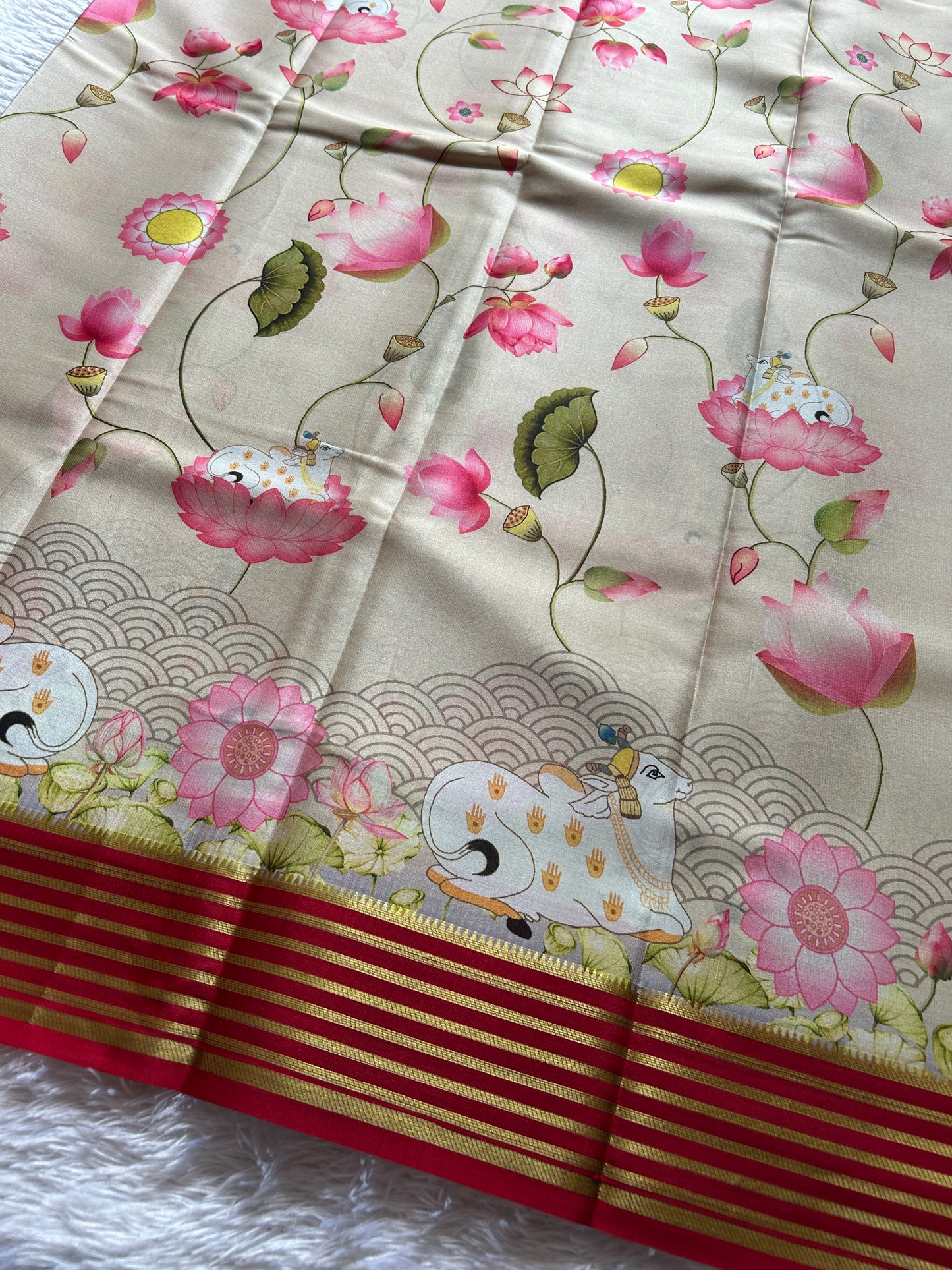 Kamala (2D) : Light beige-red