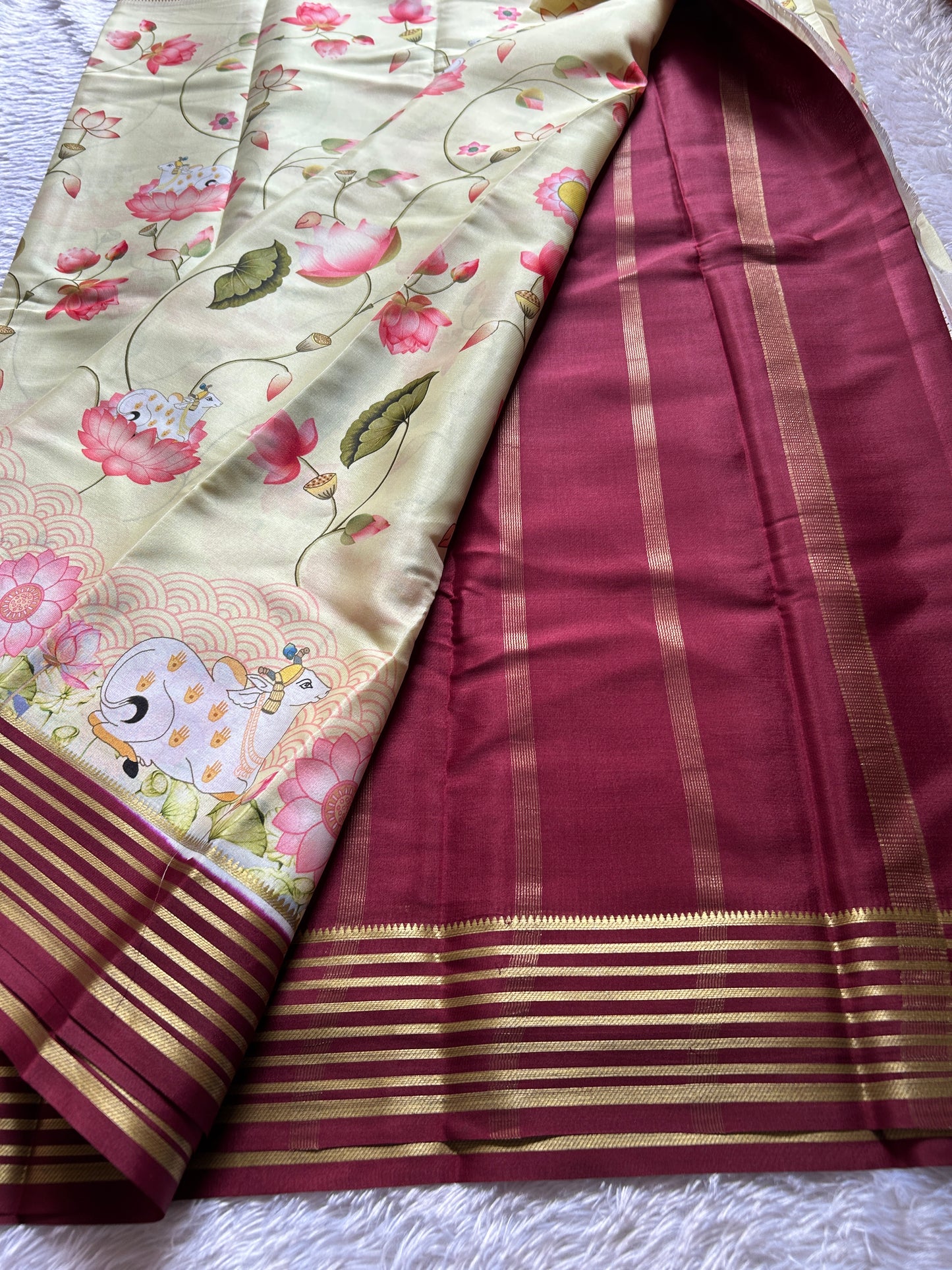 Kamala (2D) : Light green-maroon