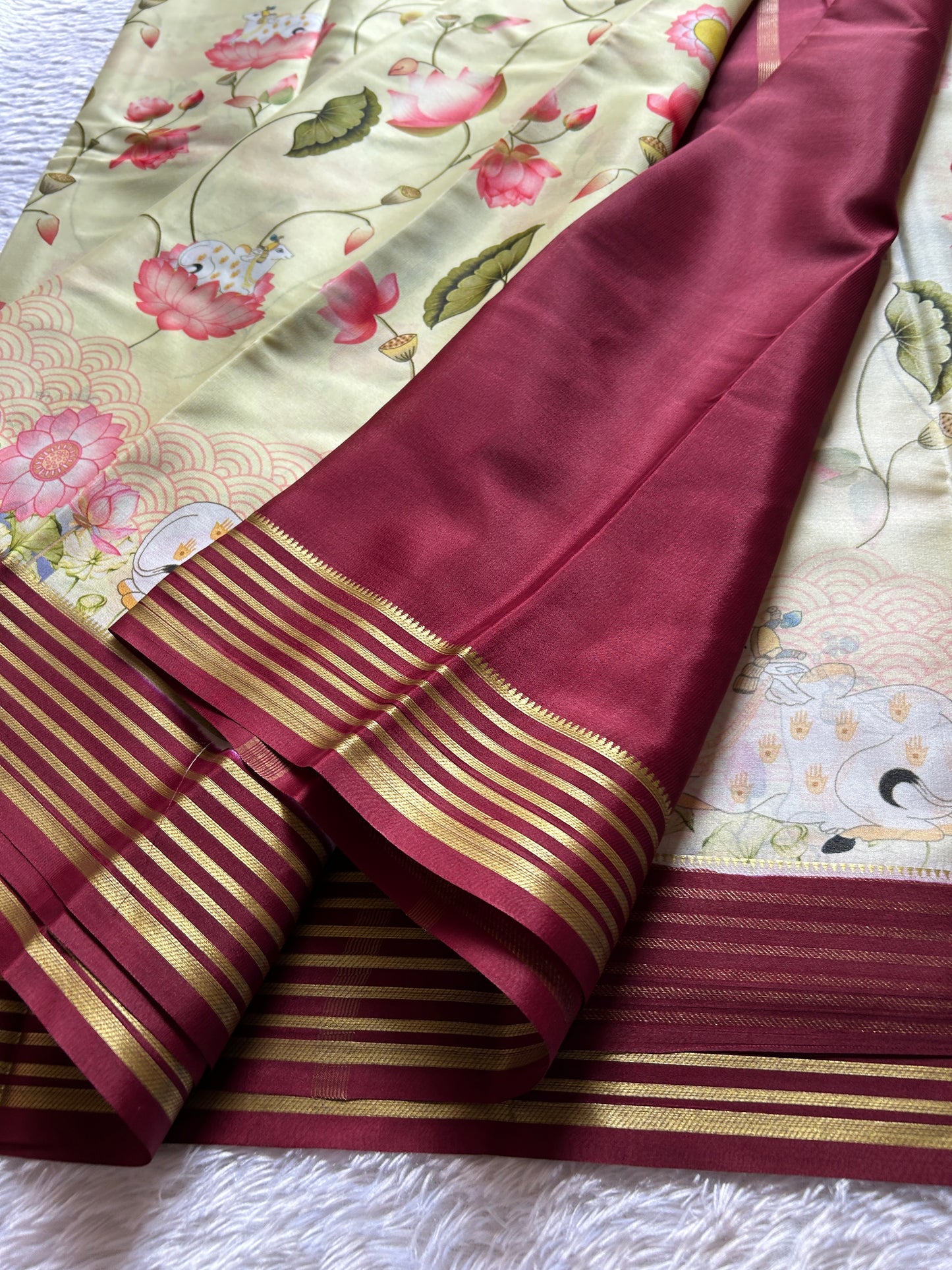 Kamala (2D) : Light green-maroon