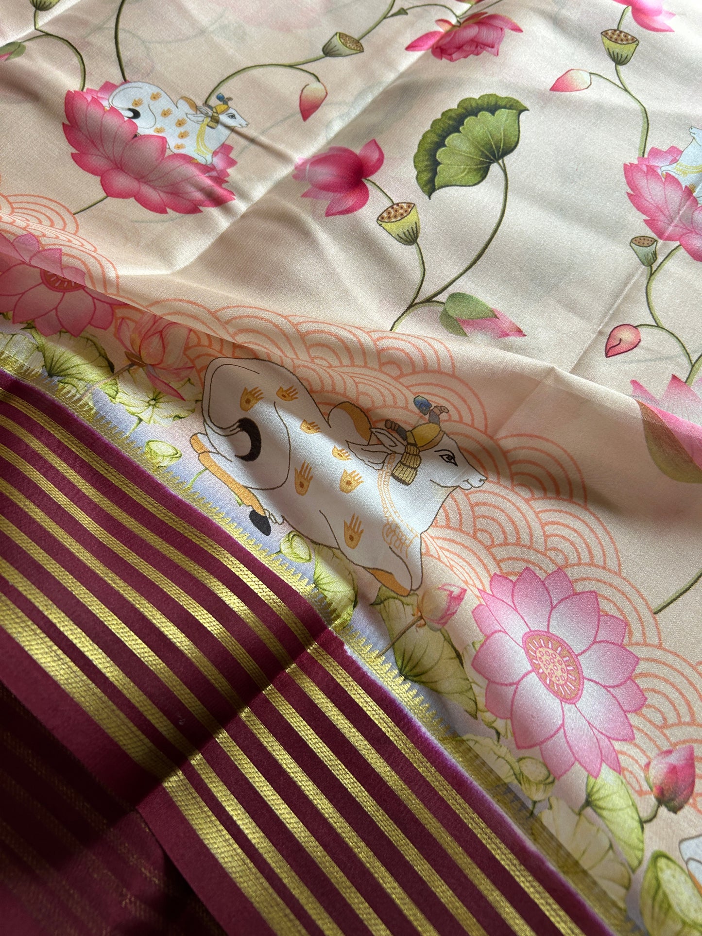 Kamala (2D) : Light beige-dark maroon