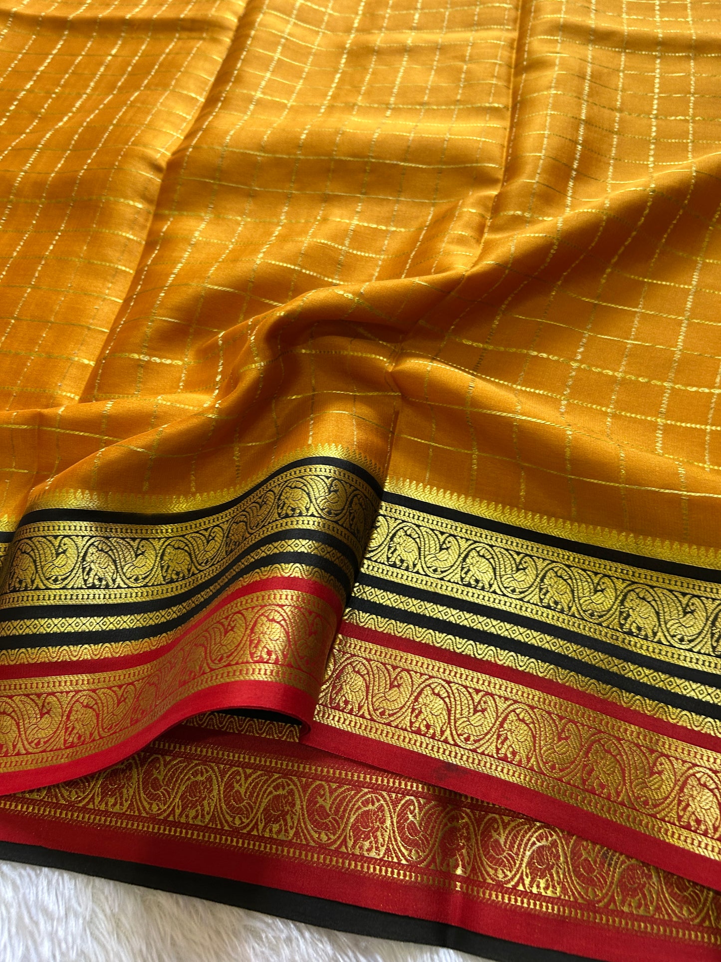 Tulasi (3D) : Golden yellow-black-red
