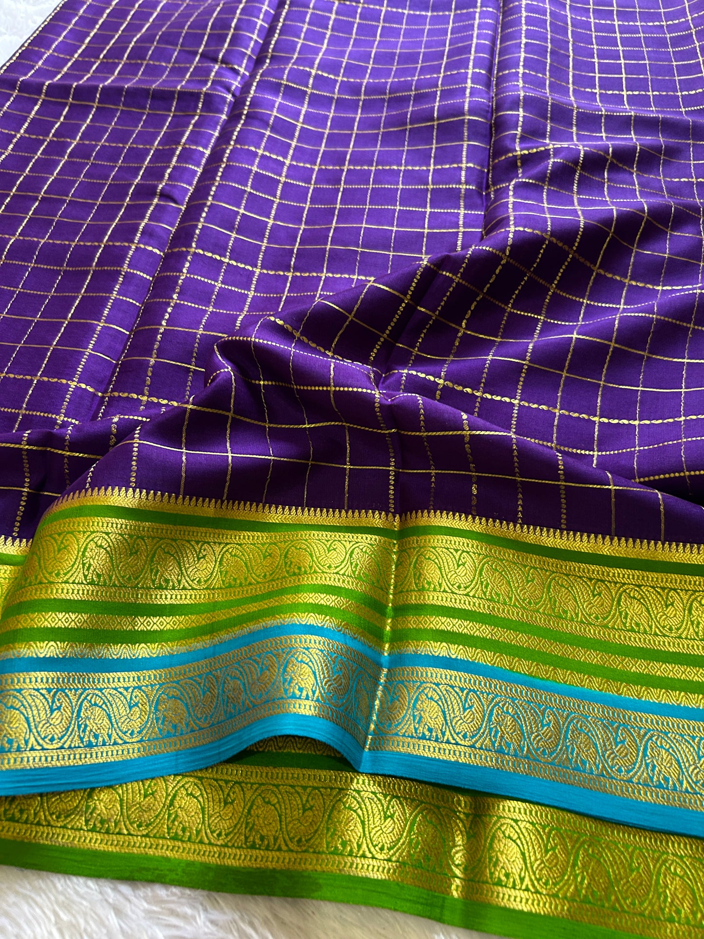 Tulasi (3D) : Violet-fresh green-ananda blue