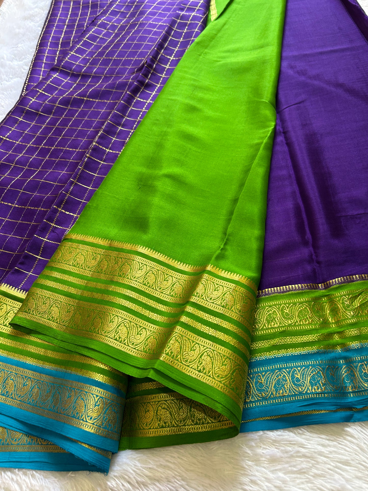 Tulasi (3D) : Violet-fresh green-ananda blue