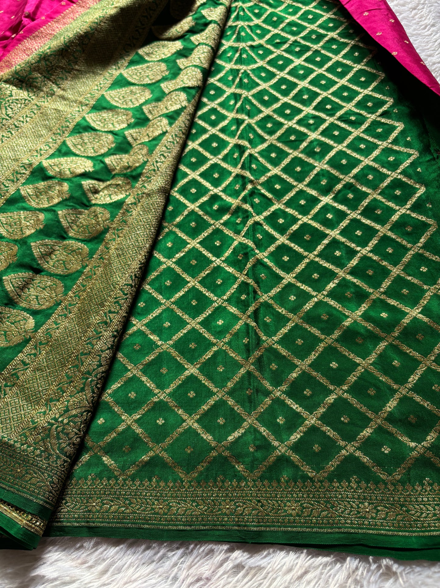 Deepali (2D) : Rani pink-green