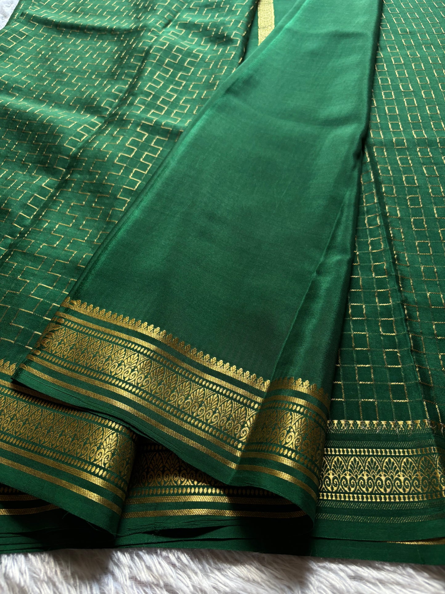 Lekha : Solid Bottle green
