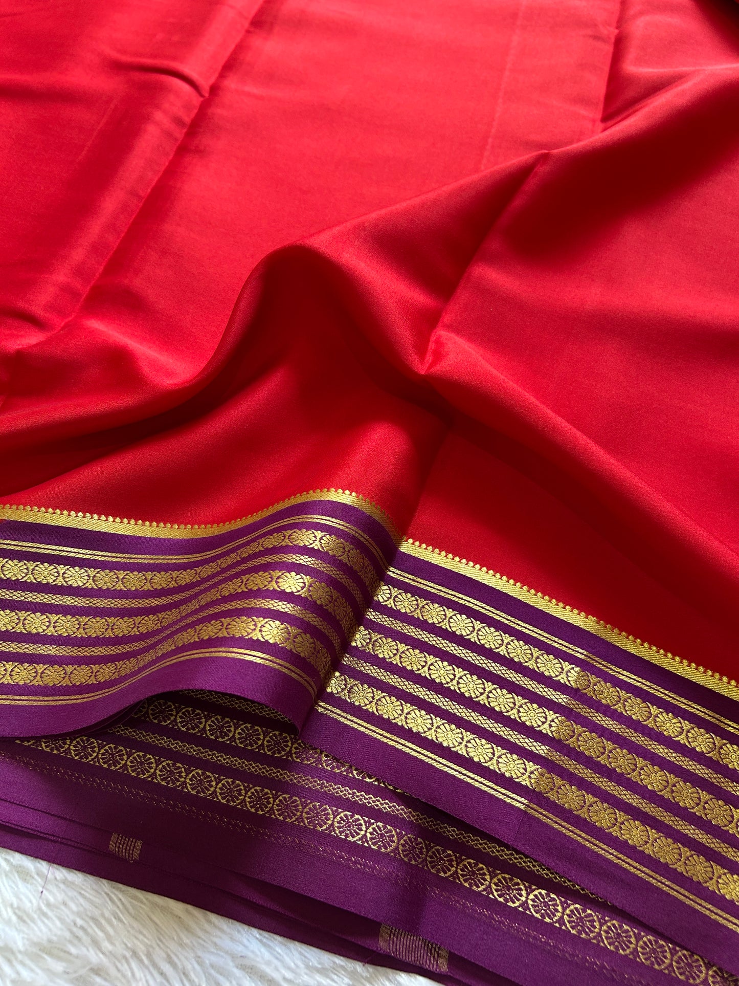 Pushpa (2D) : Red-magenta