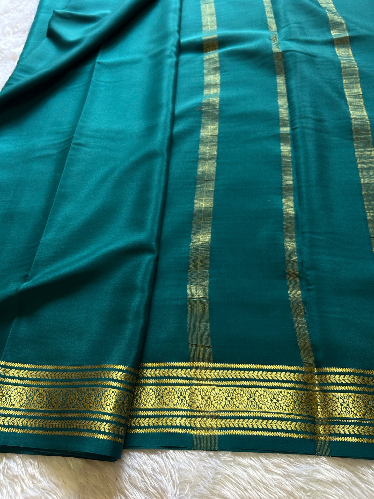 Devika : Solid teal