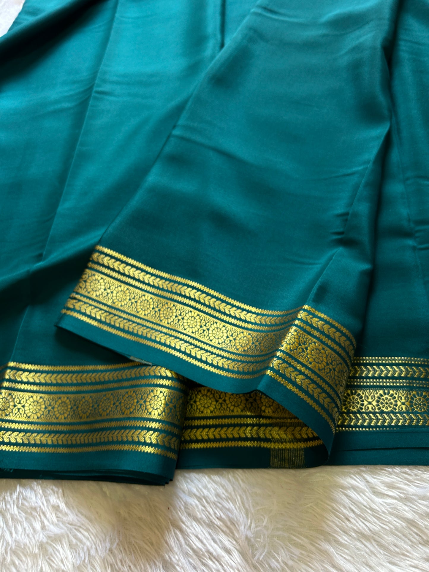 Devika : Solid teal