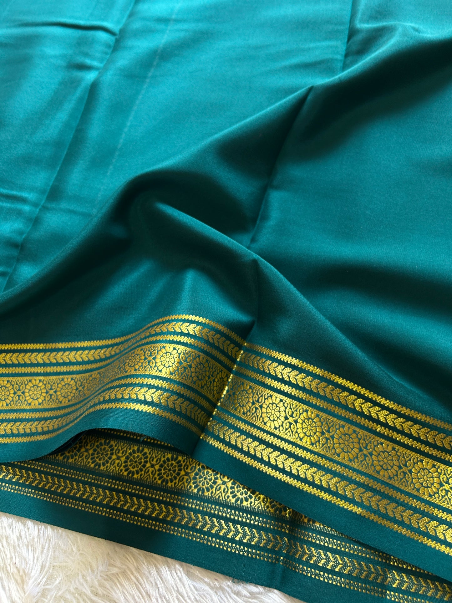 Devika : Solid teal