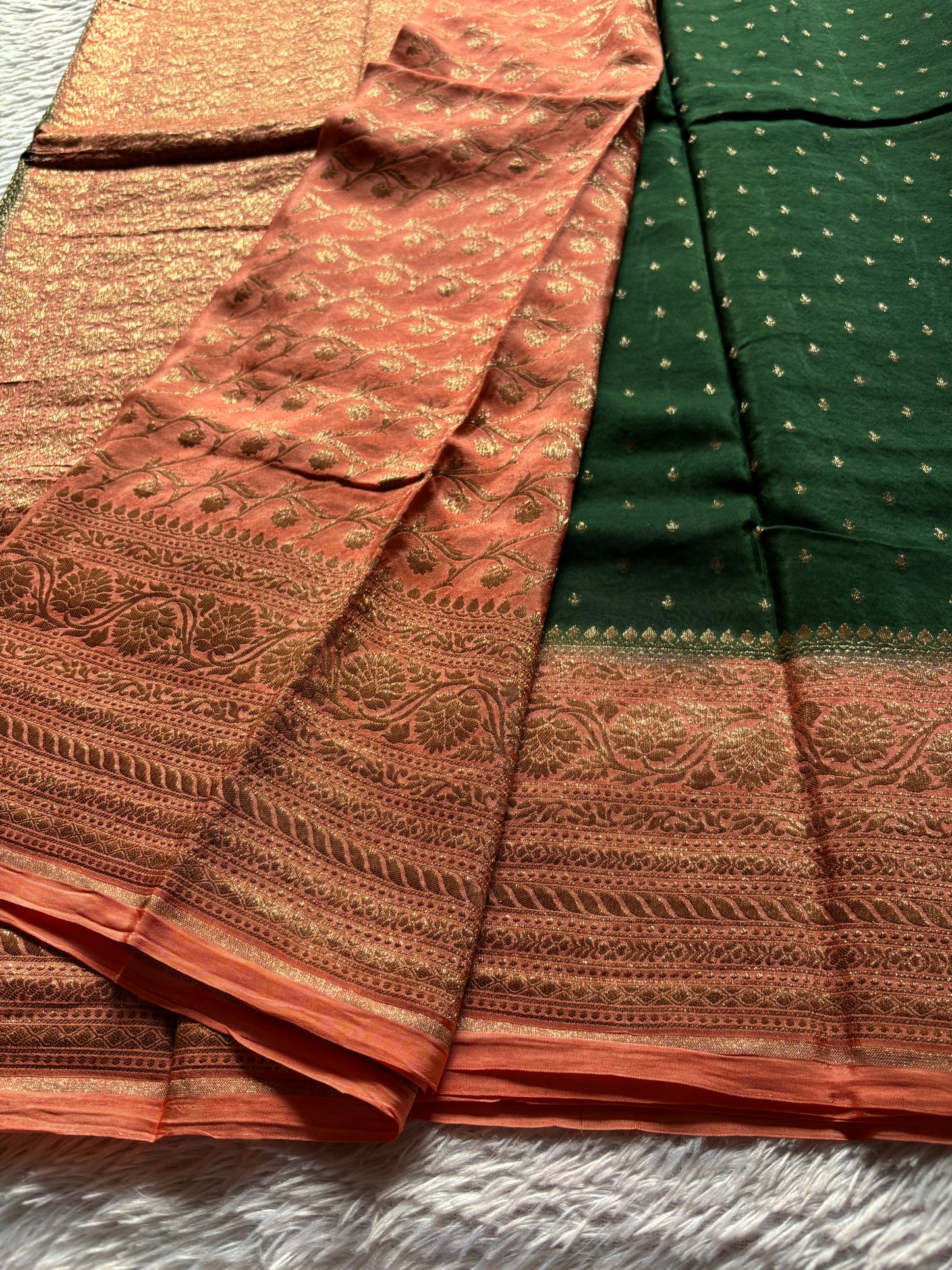 SCB05 (2D) : Dark green-peach