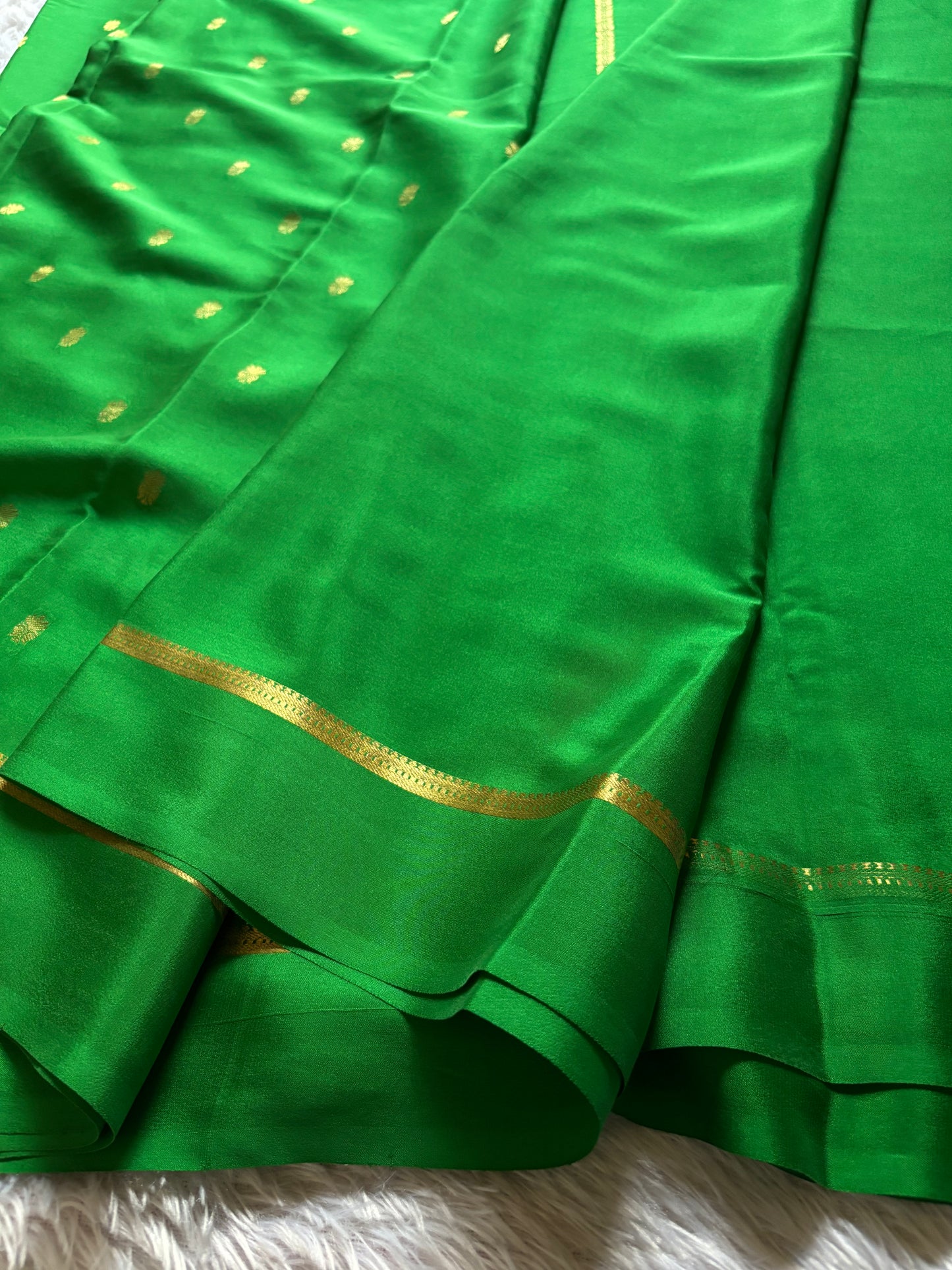 Sahana : Solid Leaf green