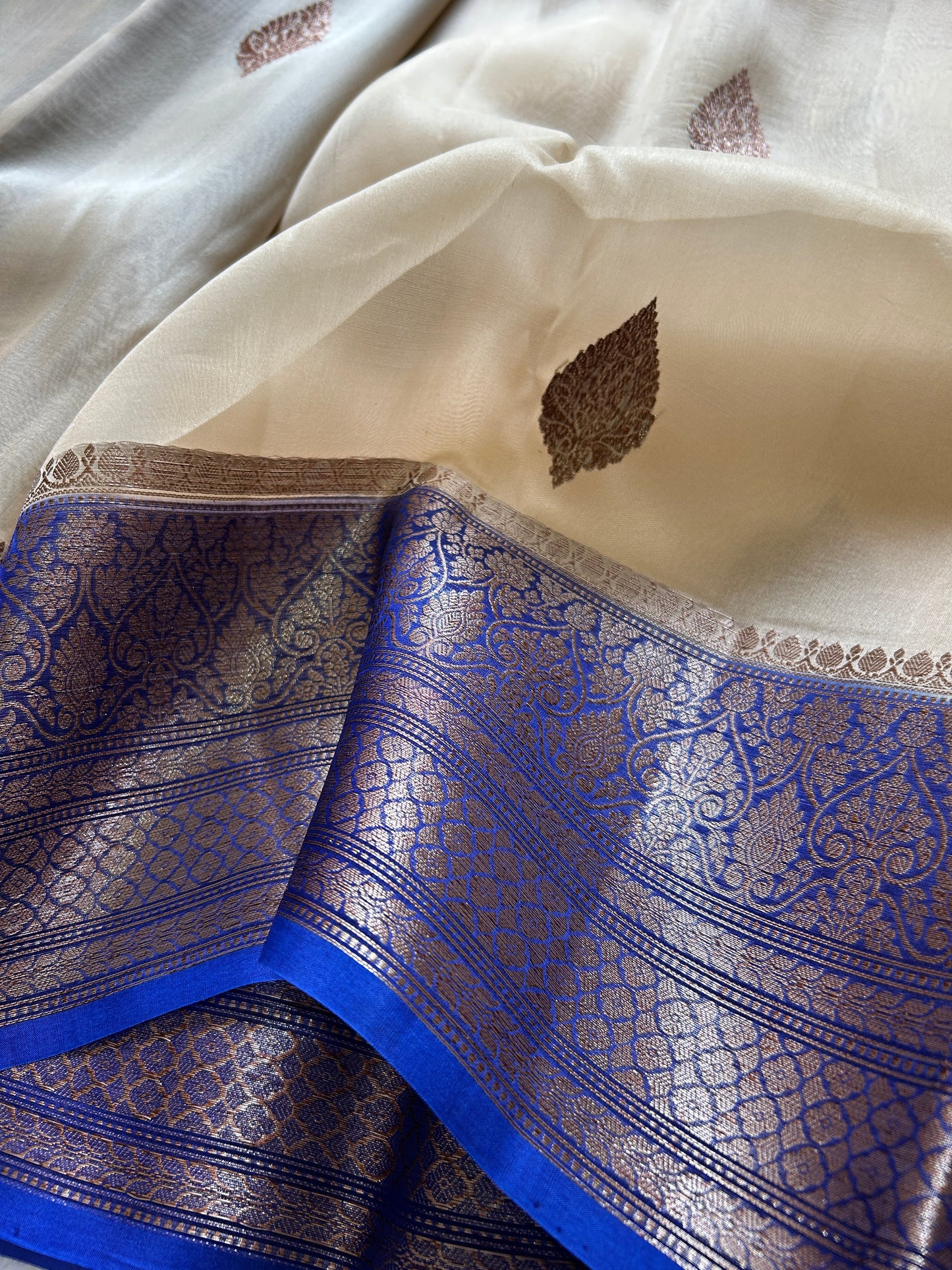 Pure organza : Off white-royal blue