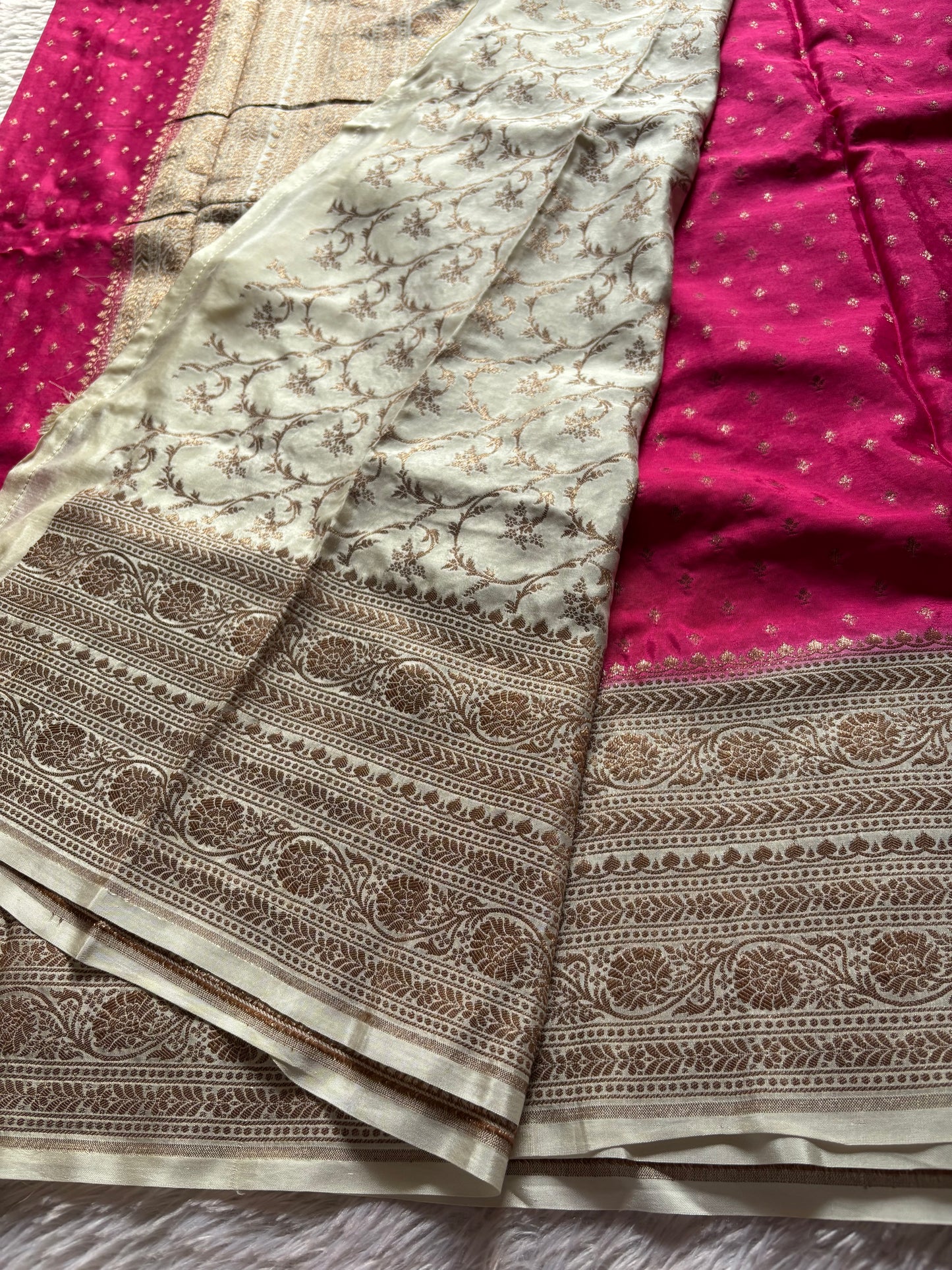 SCB04 (2D) : Rani pink-off white