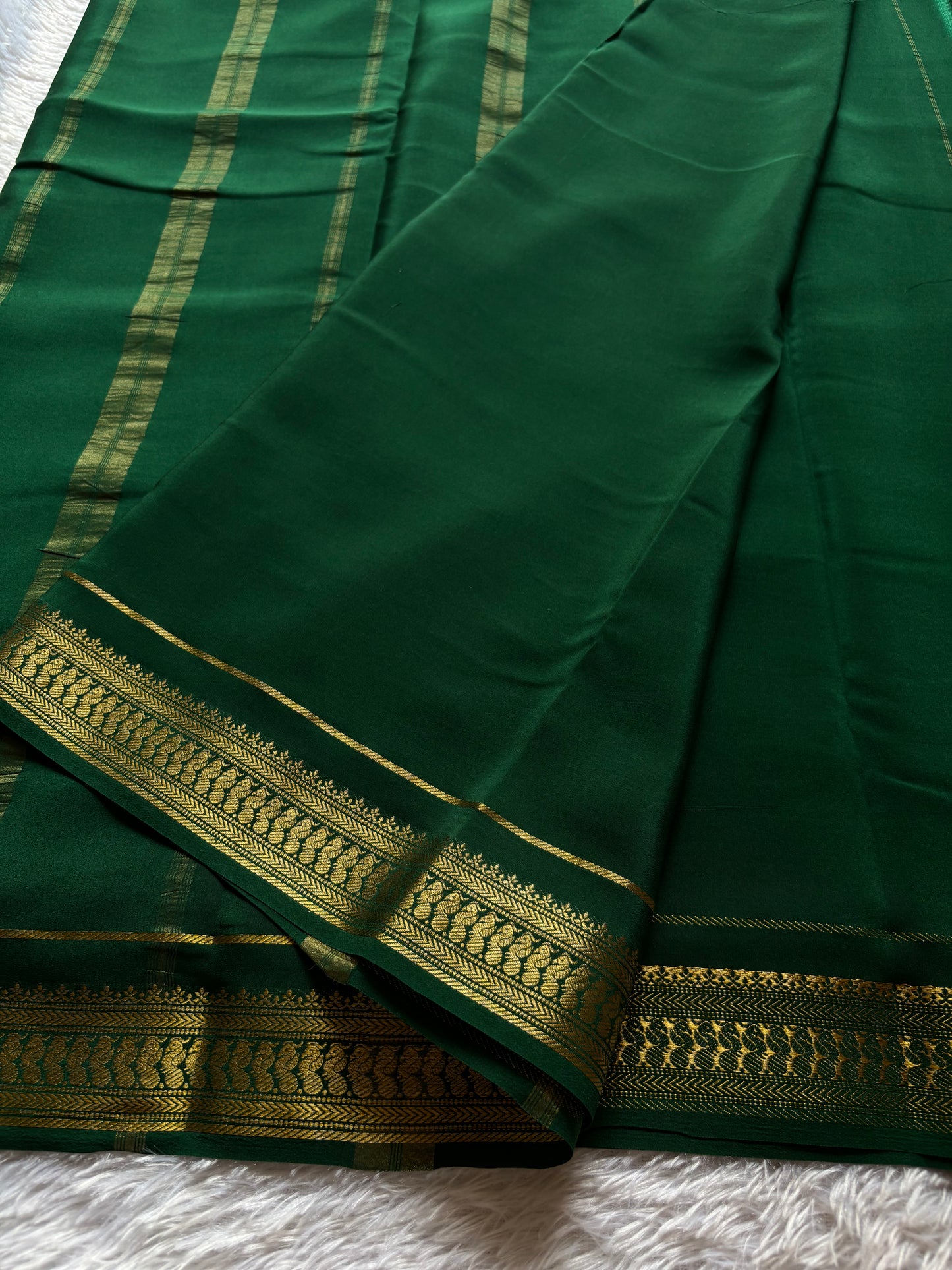 Mayuri : Solid Dark green
