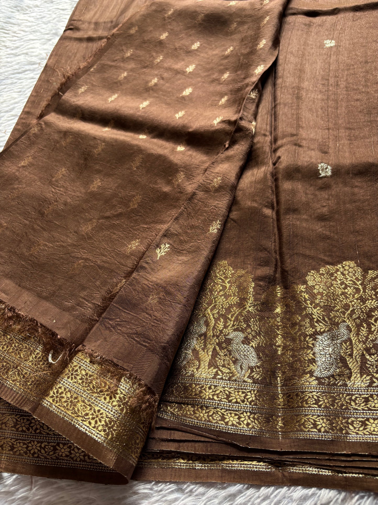 SS127 : Solid Brown
