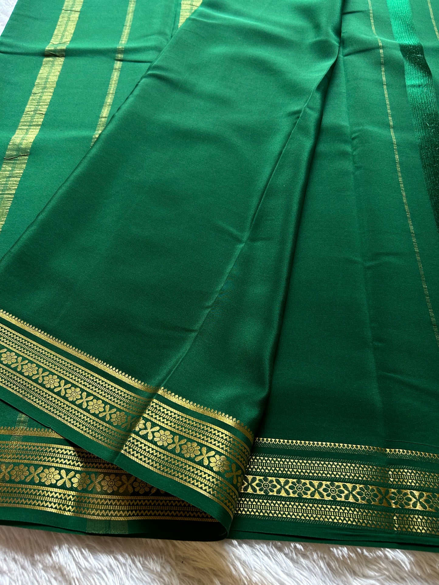 Kanthi : Solid Dark green