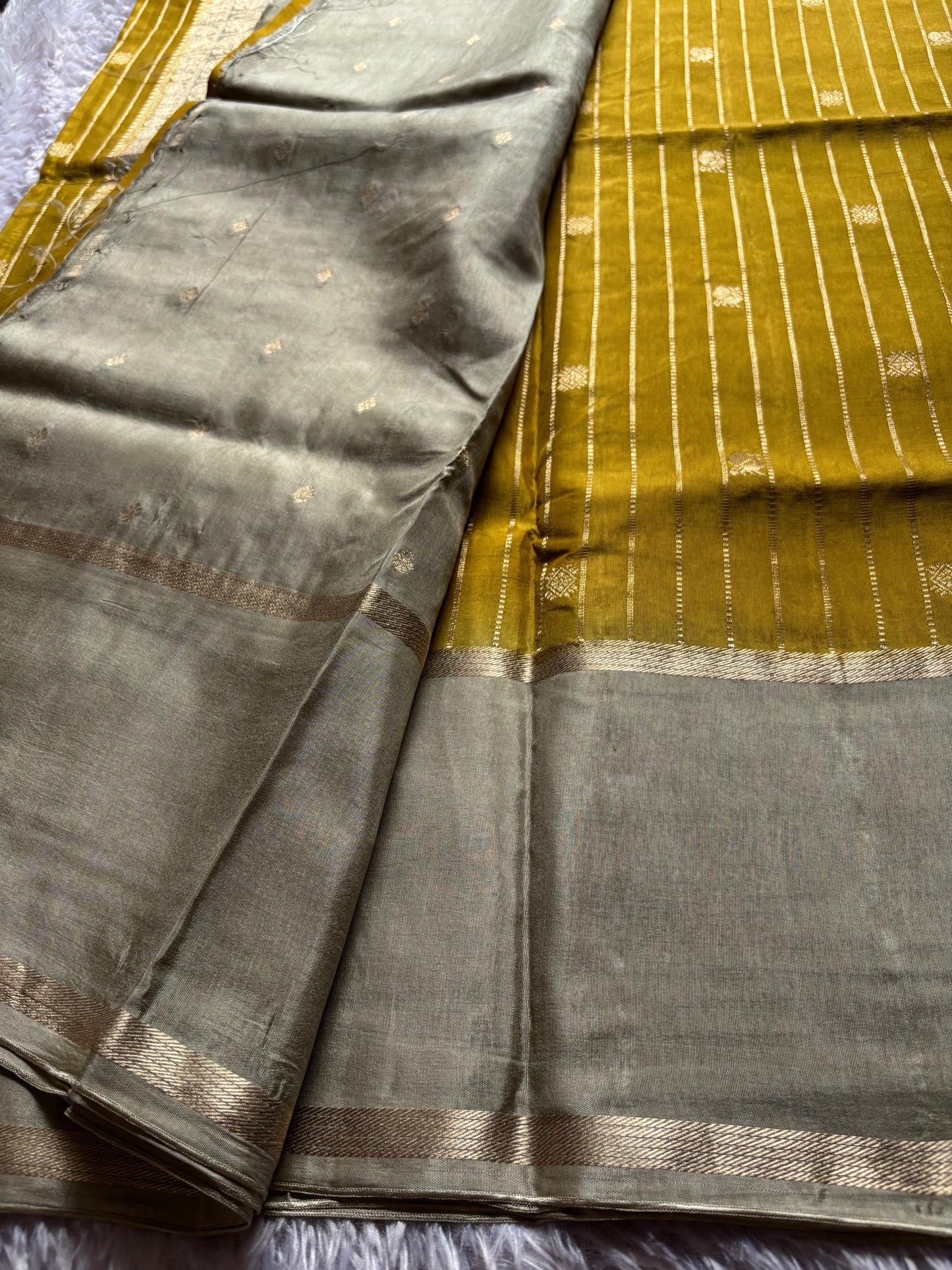 SS129 (2D) : Mustard yellow-ash grey
