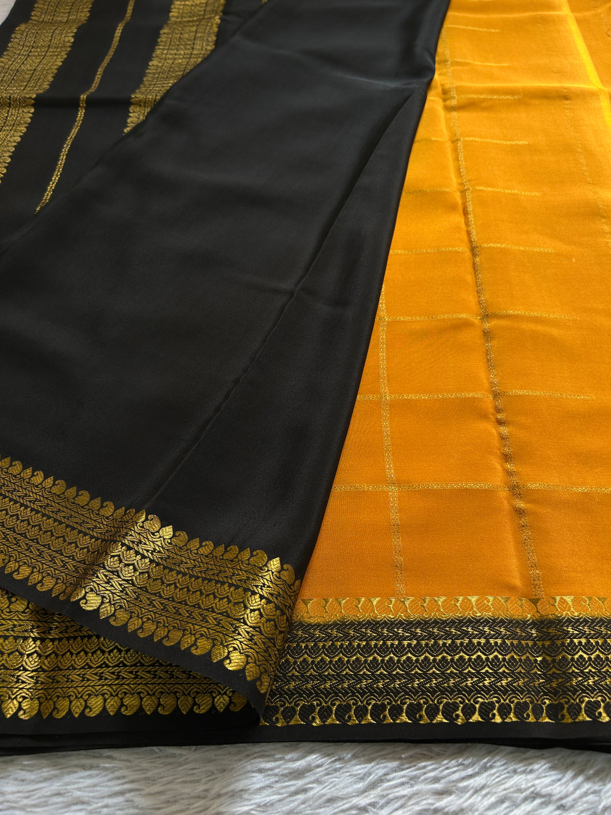 Vasanthi (2D) : Golden yellow-black