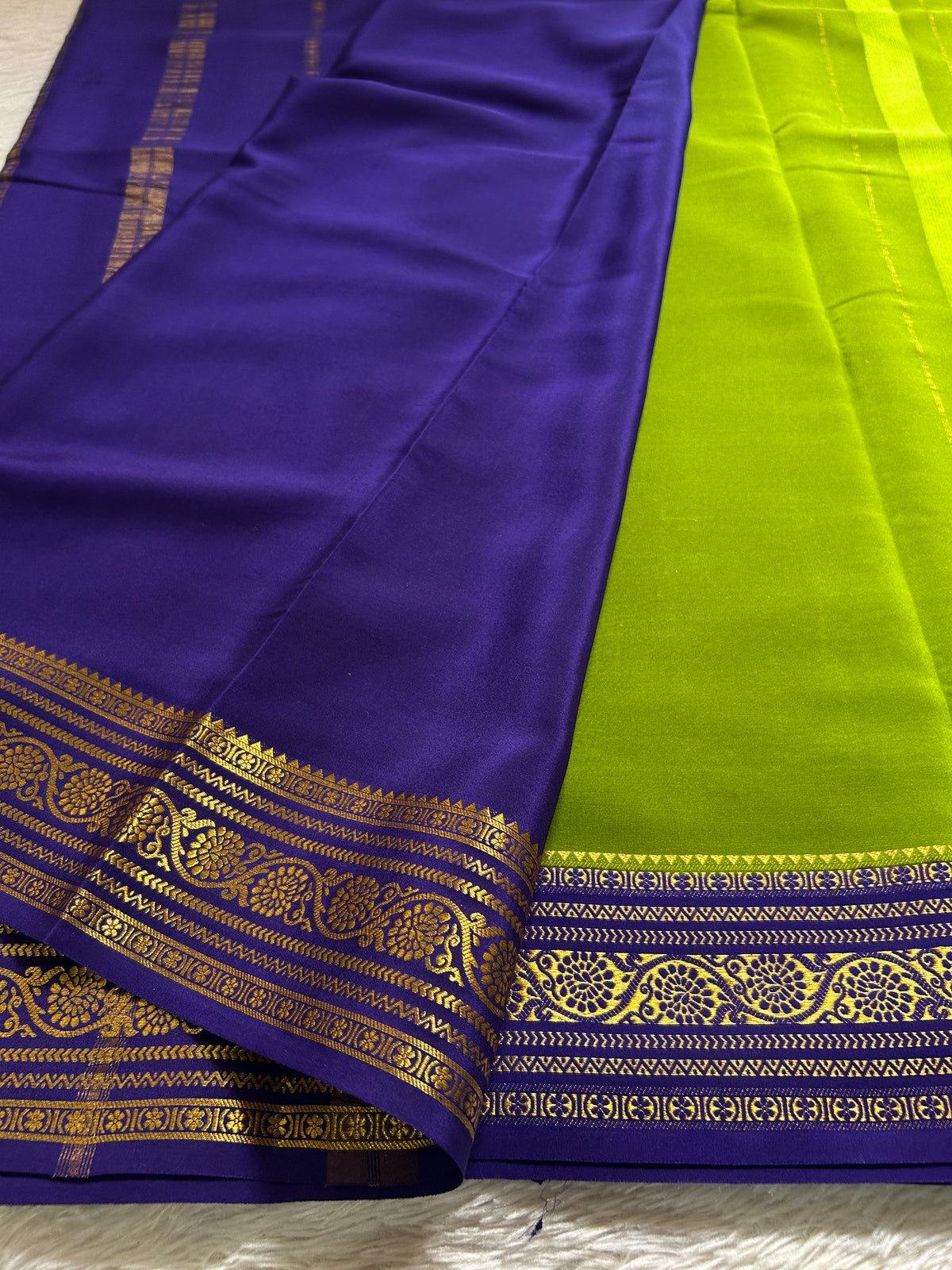 Kanaka (2D) : Mehendi green-dark blue