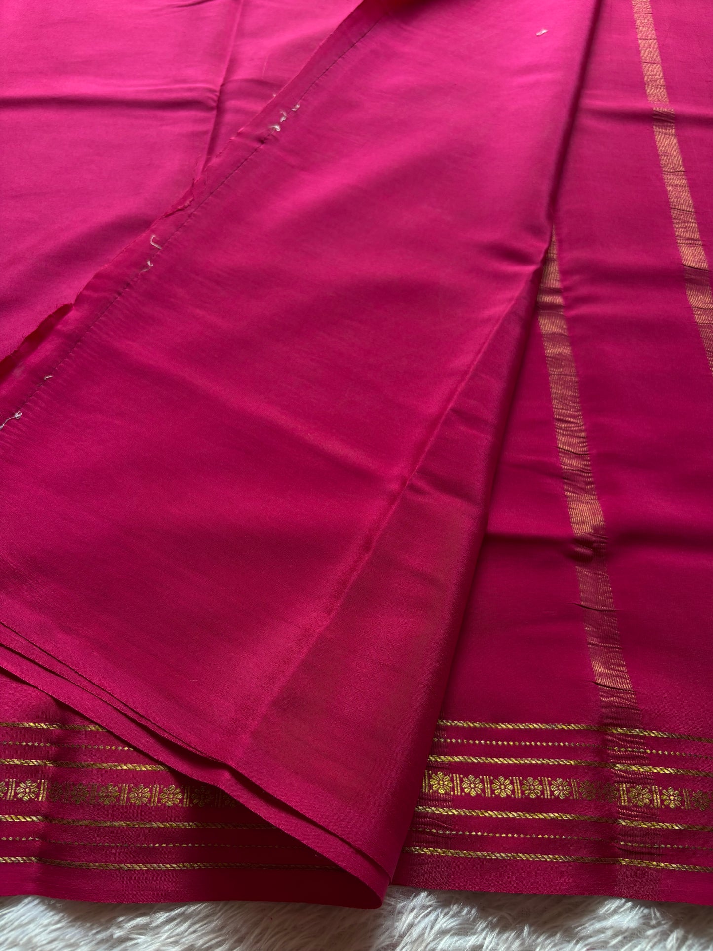 Mallige : Solid Dark pink
