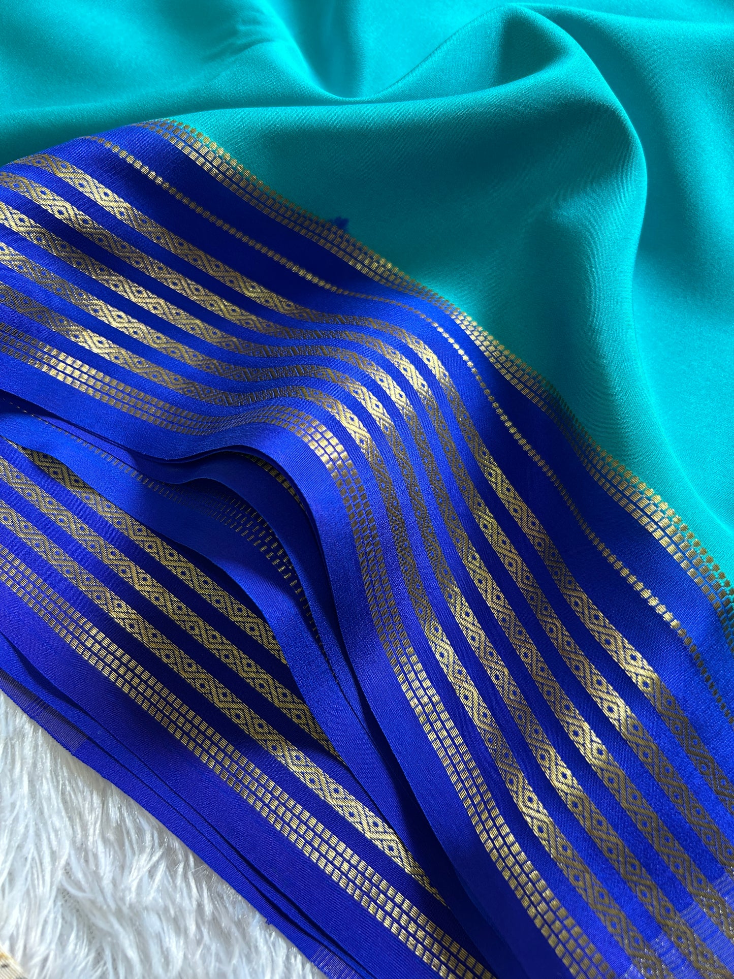 Sumana (2D) : Turquoise blue-royal blue
