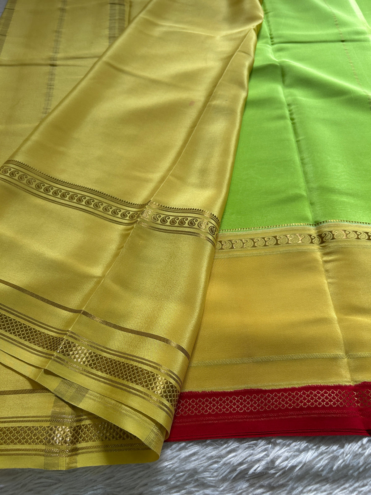 Triguna (3D) : Pista green-pastel yellow-red