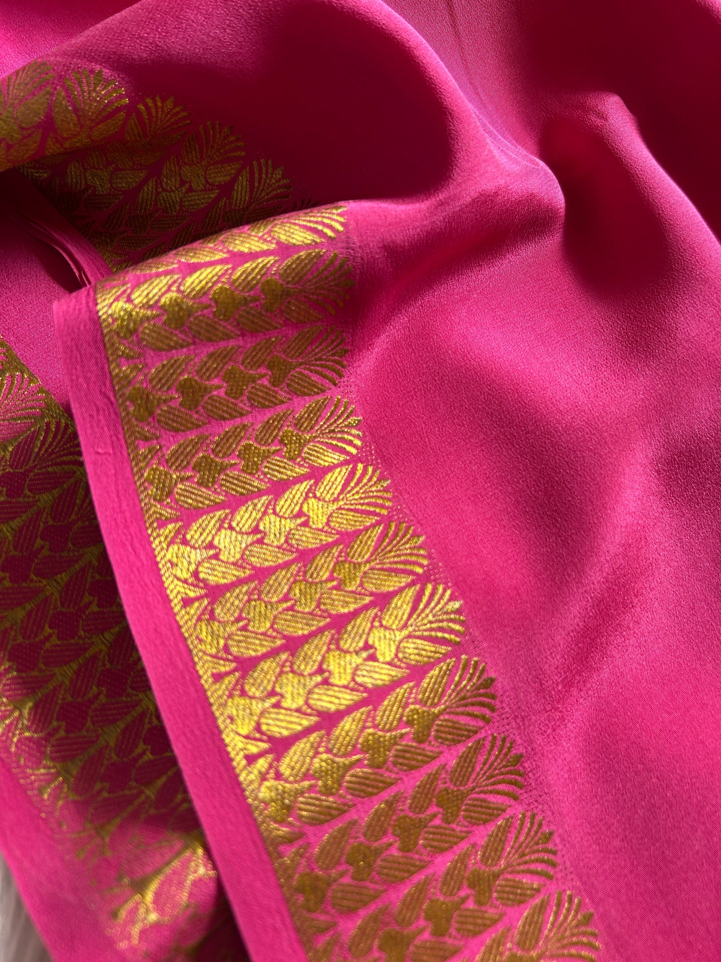 Vinutha : Solid hot pink
