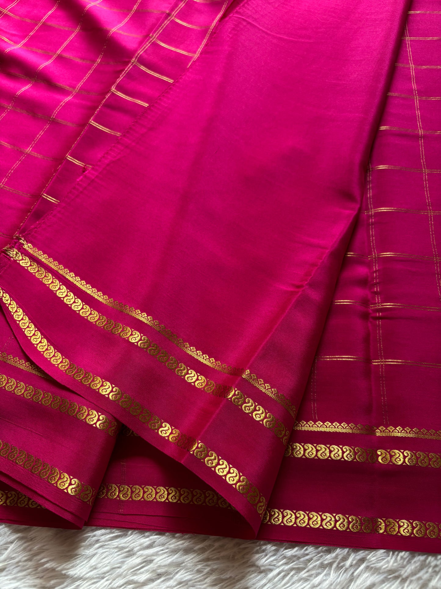Moulya : Solid Rani pink