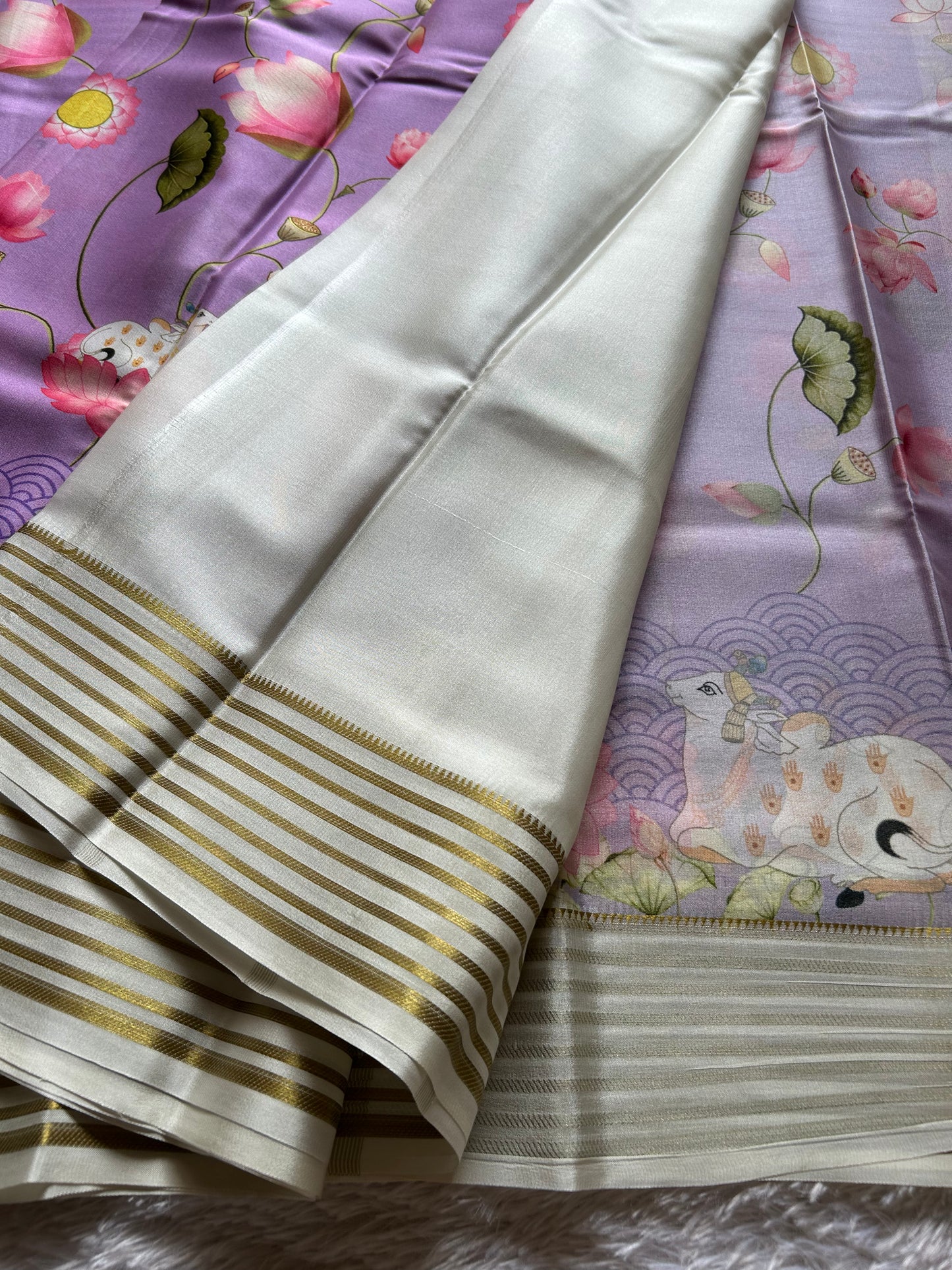 Kamala (2D) : Lavender-off white