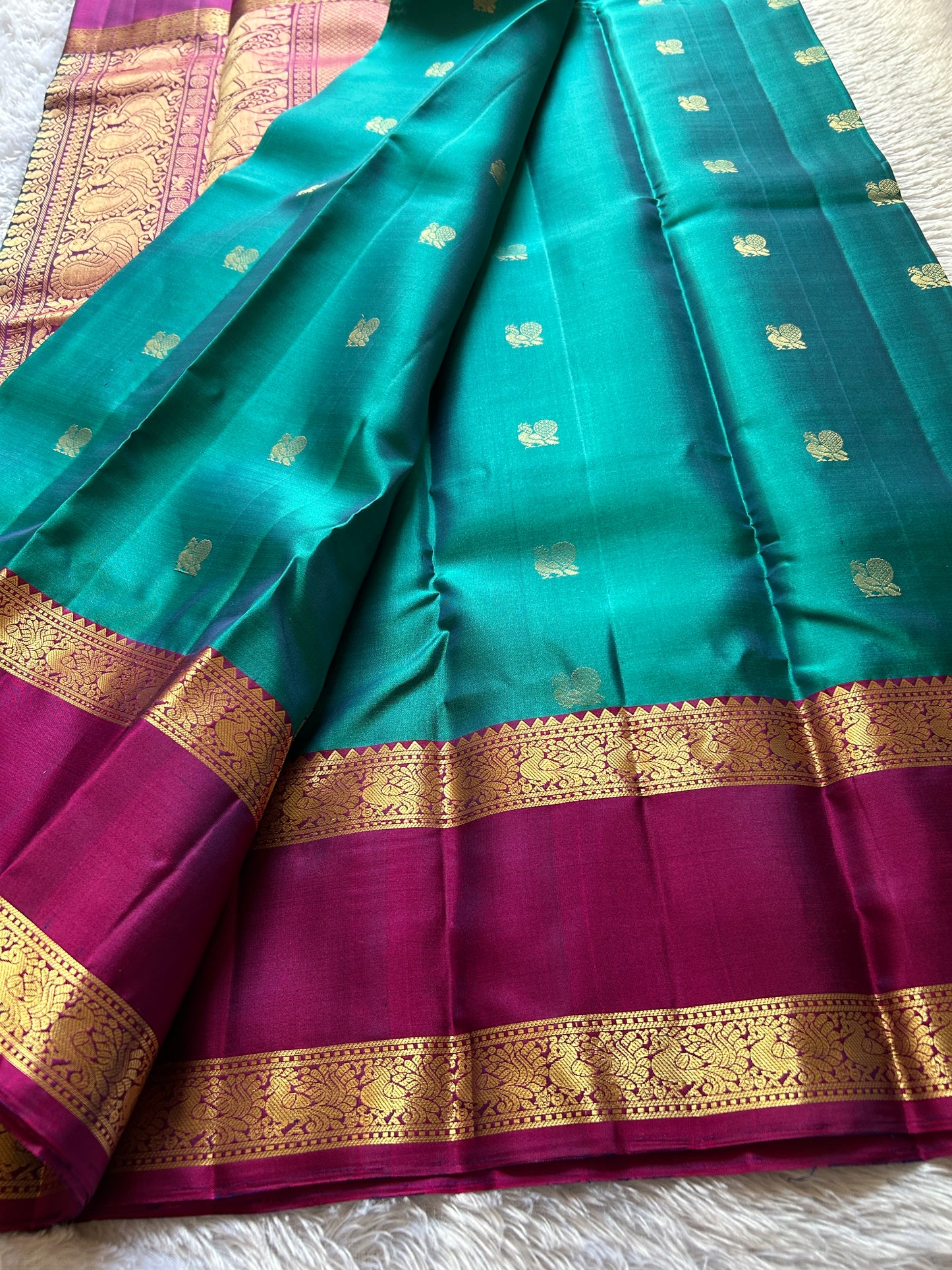 Lakshmi (2D) : Turquoise blue-plum