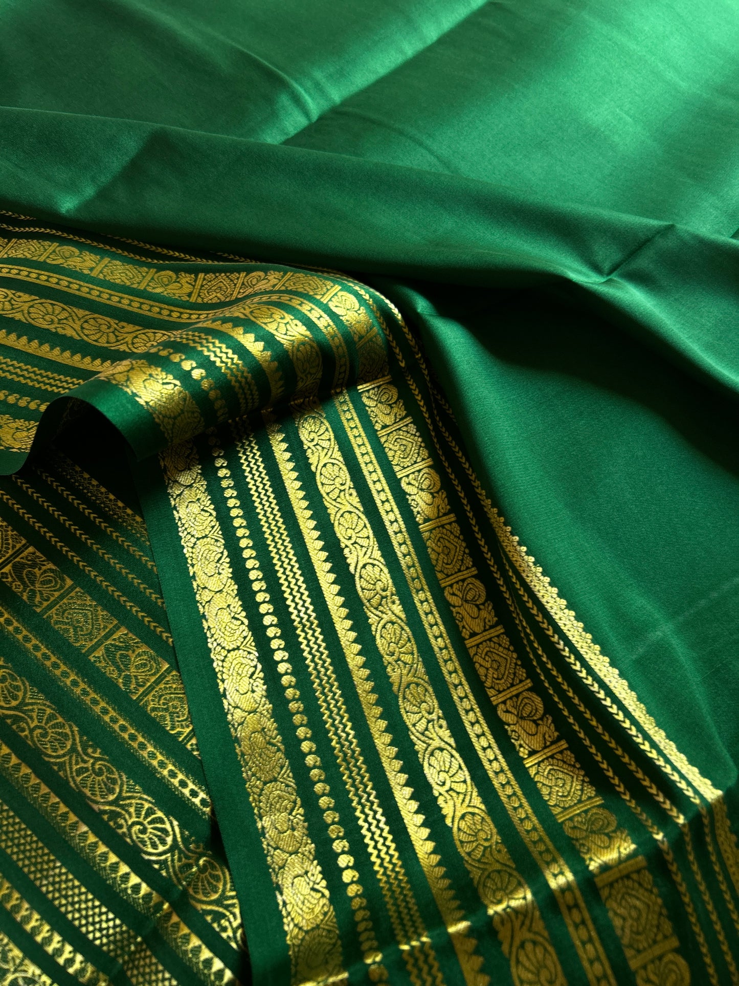 Kalpana : Solid Bottle green