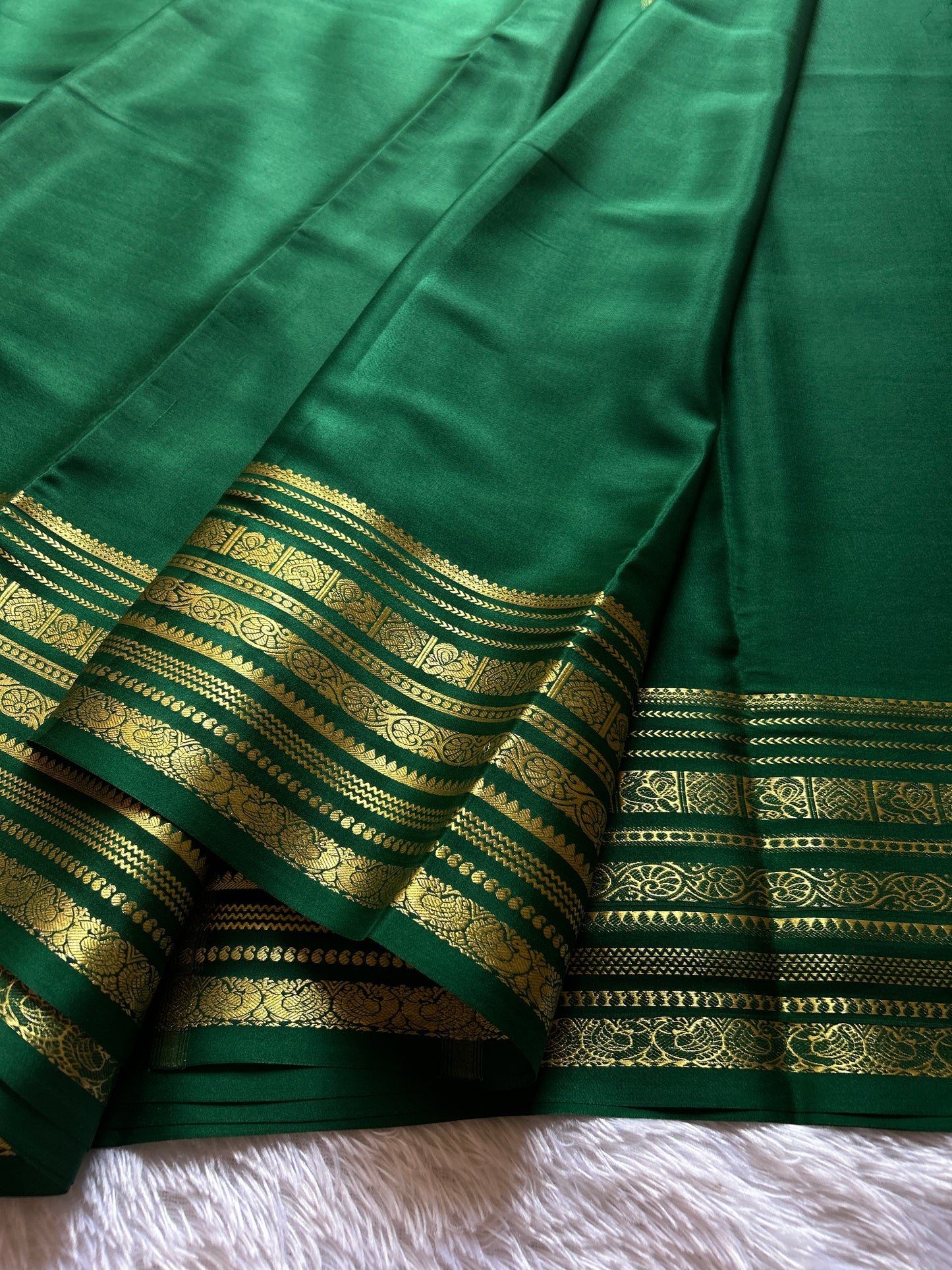 Kalpana : Solid Bottle green