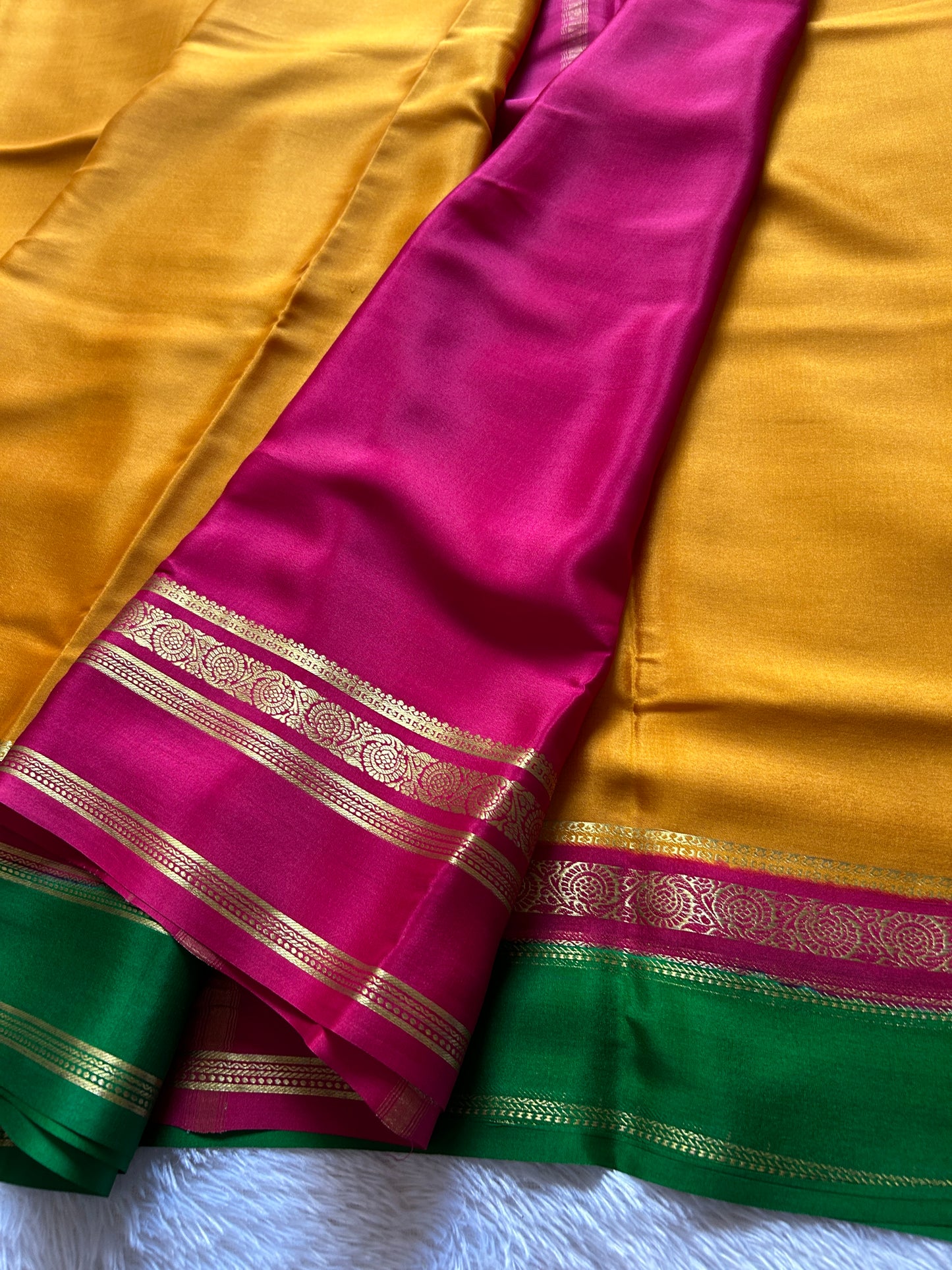 Tara (3D) : Golden yellow-pink-green