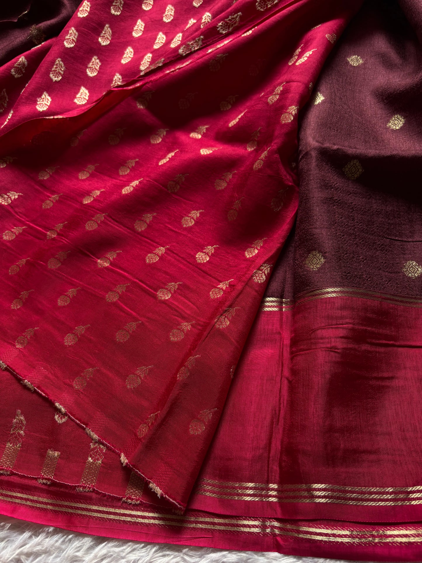 SS136 (2D) : Maroon-red