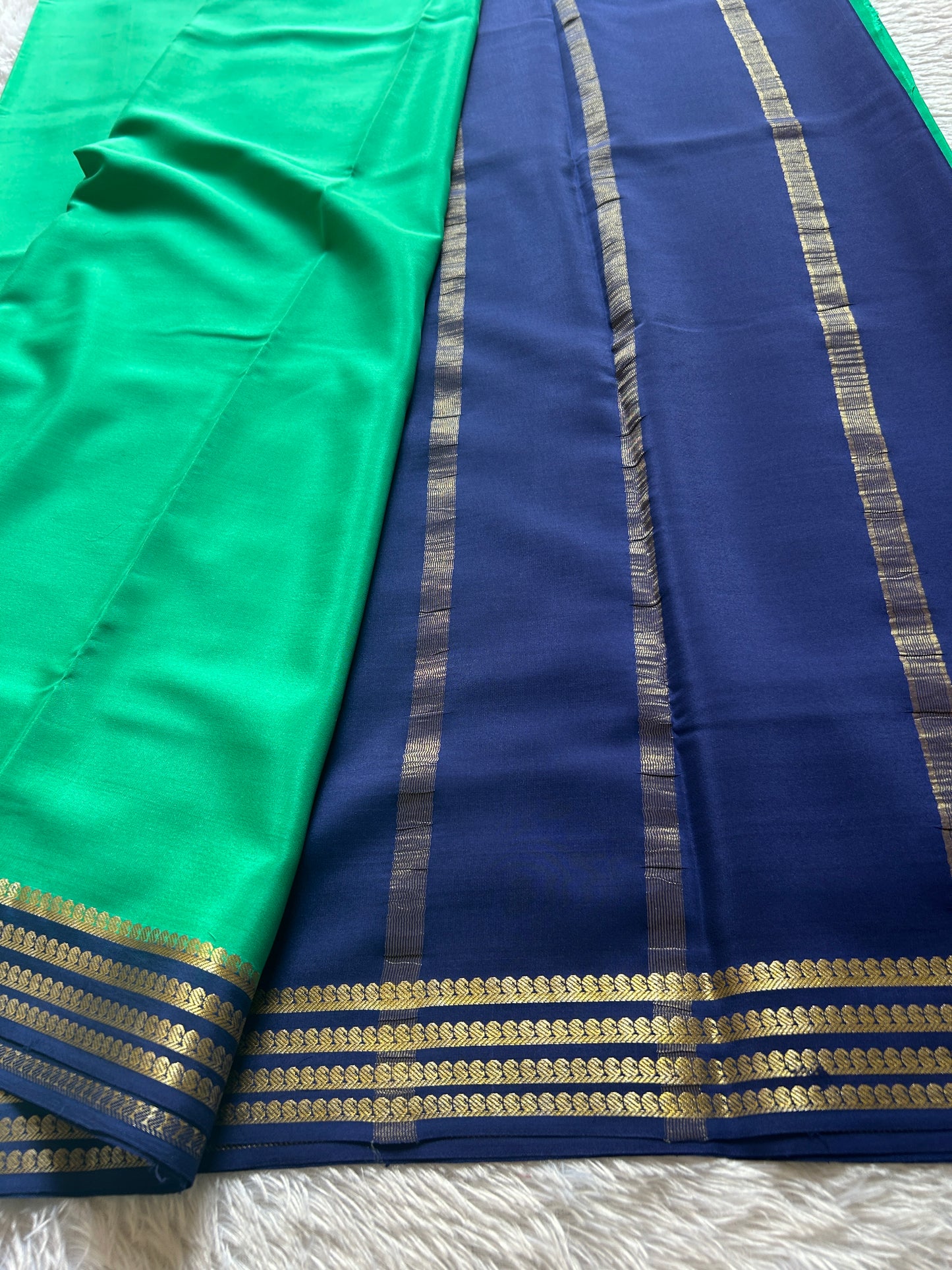 Aragini (2D) : Sea green-navy blue