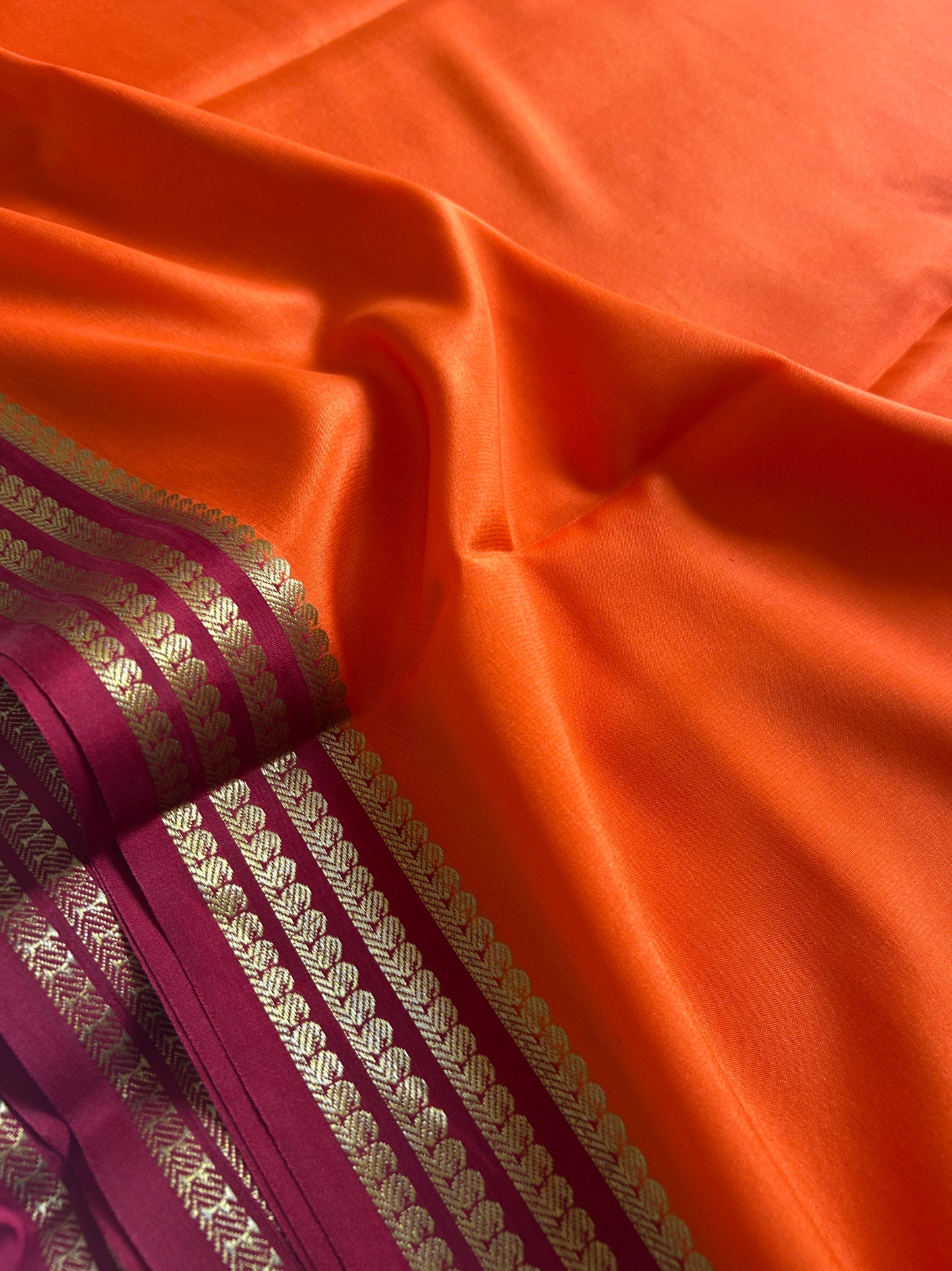 Aragini (2D) : Orange-maroon