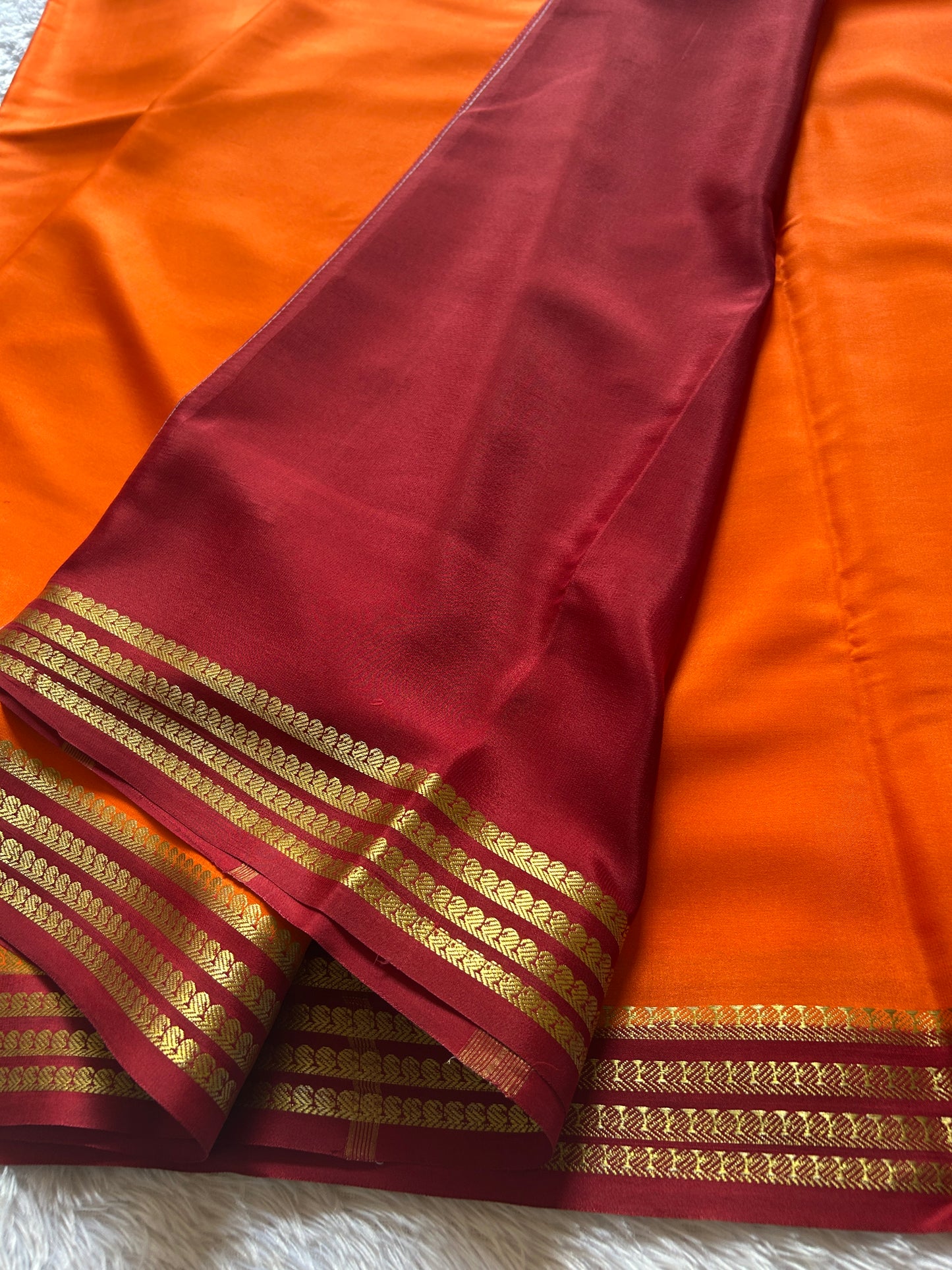 Aragini (2D) : Orange-maroon