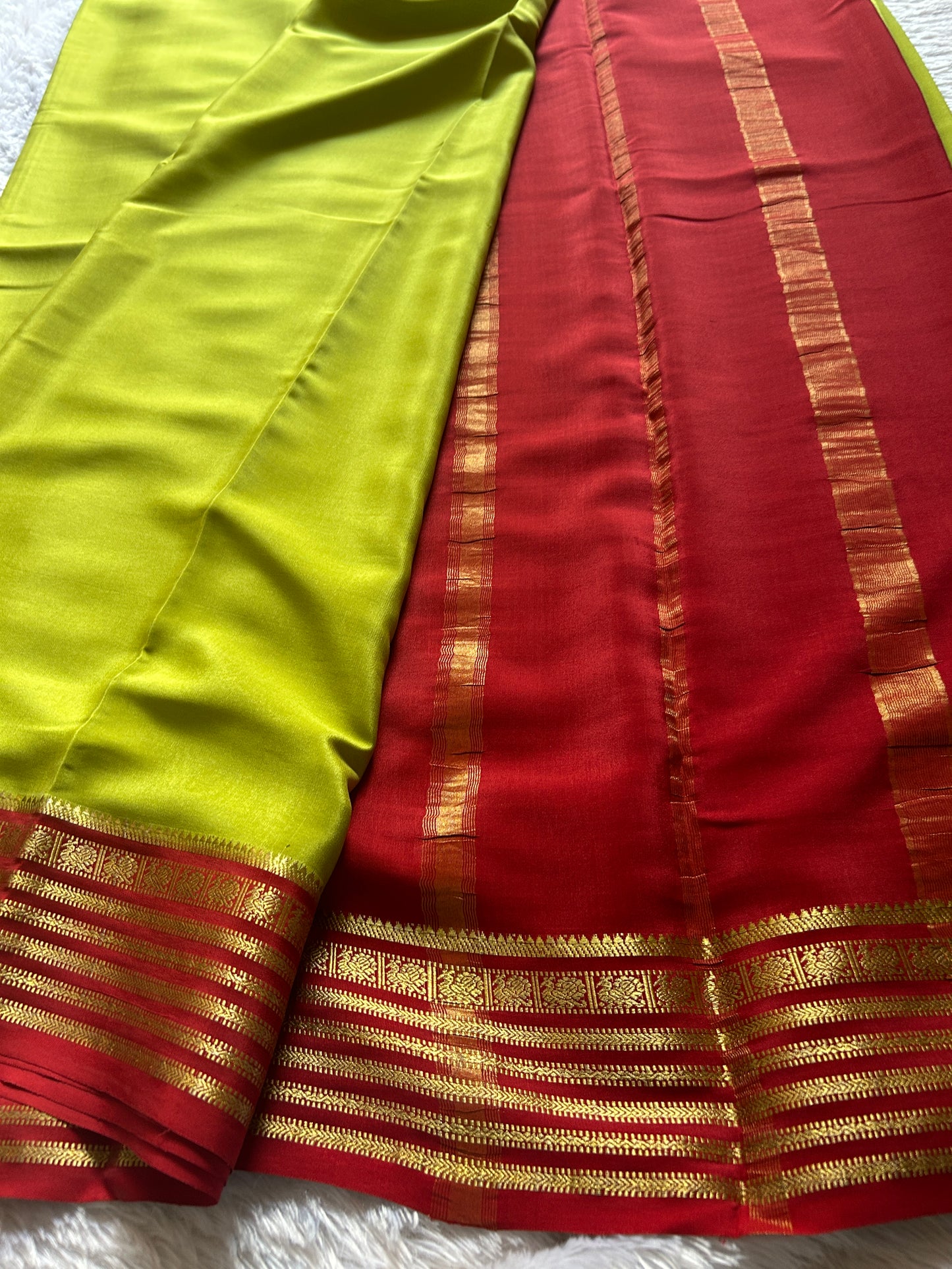 Soujanya (2D) : Lime green-red