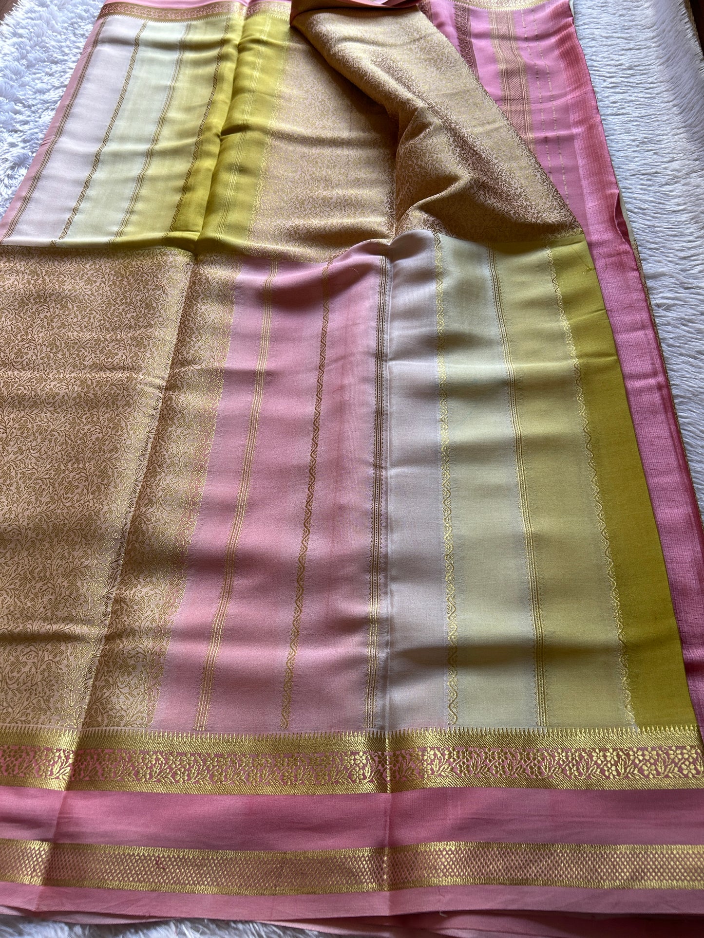 Nisha : Brocade Gold-pink