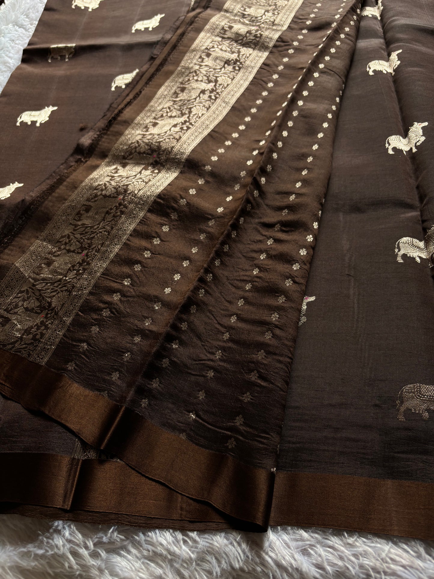 Anupama : Solid Deep brown